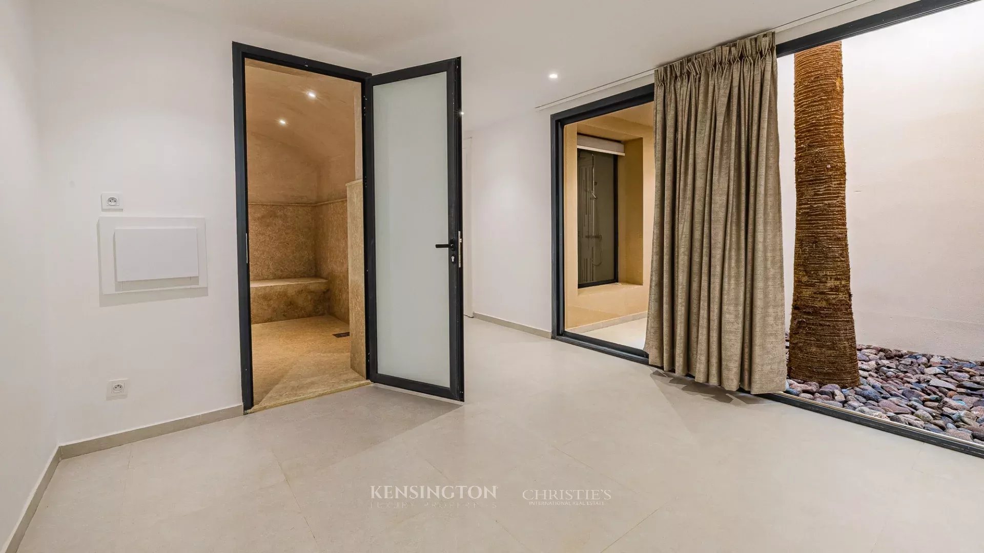 5 Bedroom Villa/Townhouse's Image 14