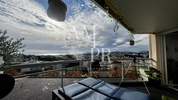 Le Cannet Mairie - Top floor sea view apartment — photo 3