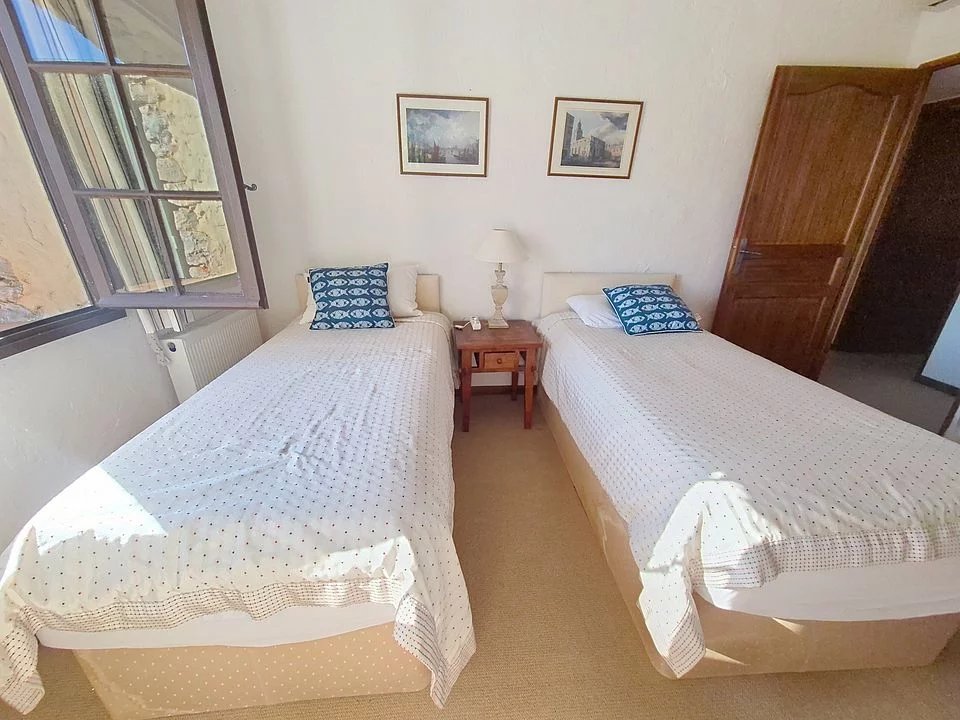 BEAUTIFUL STONE PROPERTY WITH  POOL