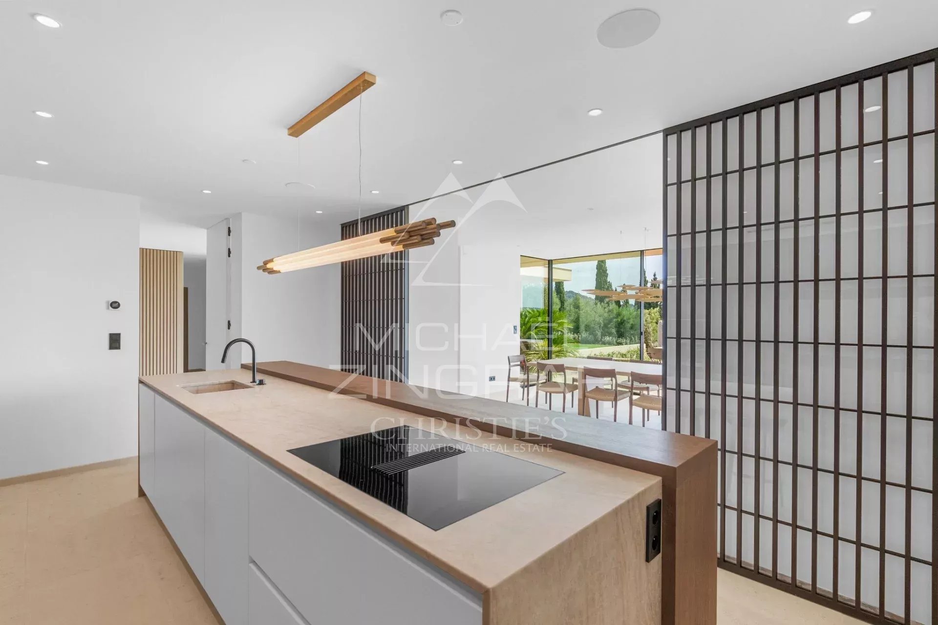 6 Bedroom Villa/Townhouse's Image 5