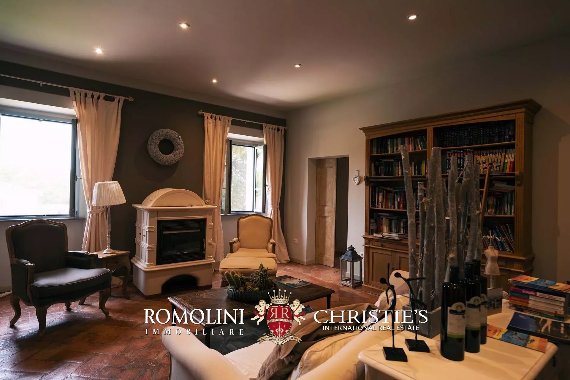 8 Bedroom Villa/Townhouse's Image 29