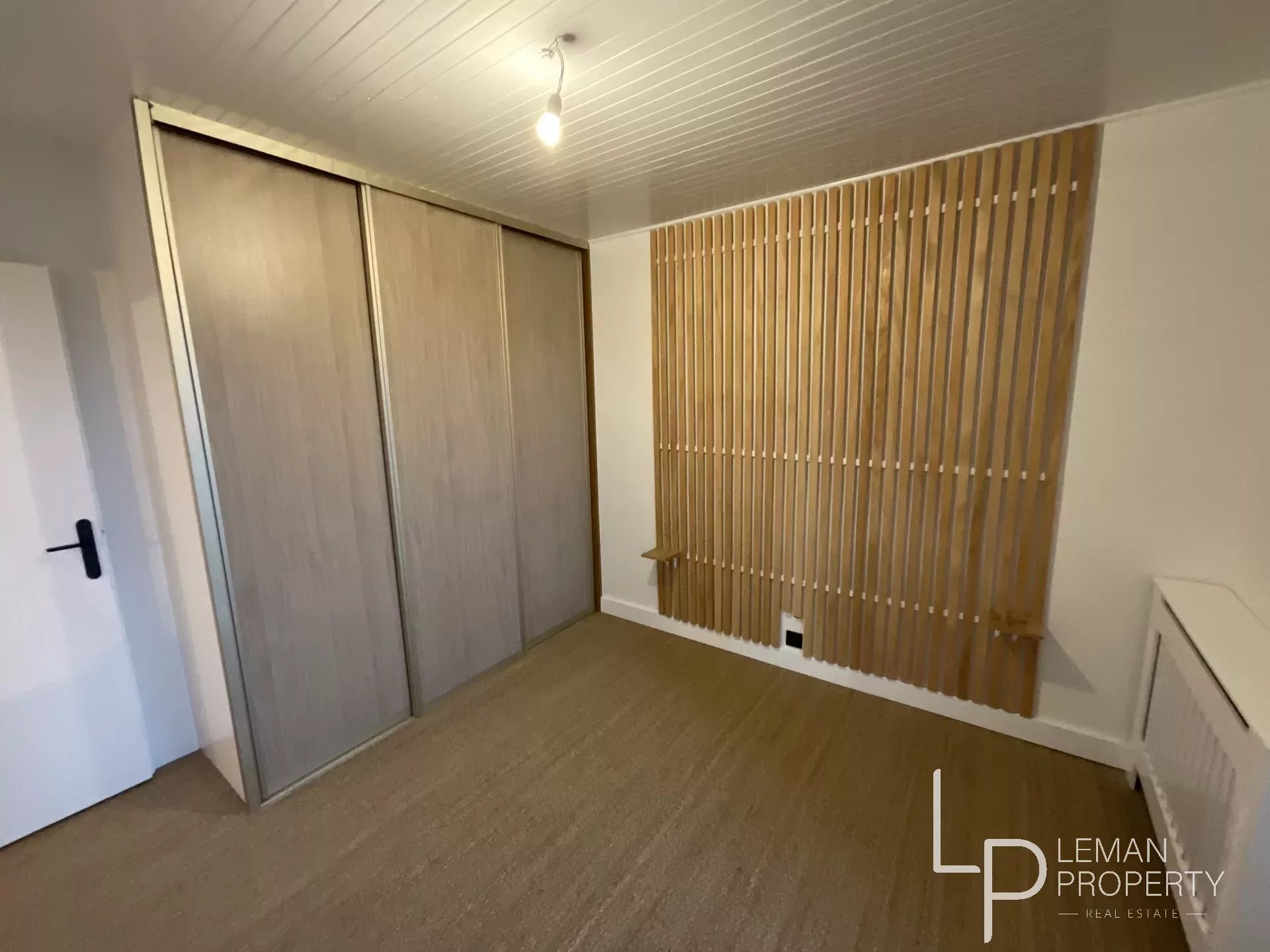  disponible à la vente à 