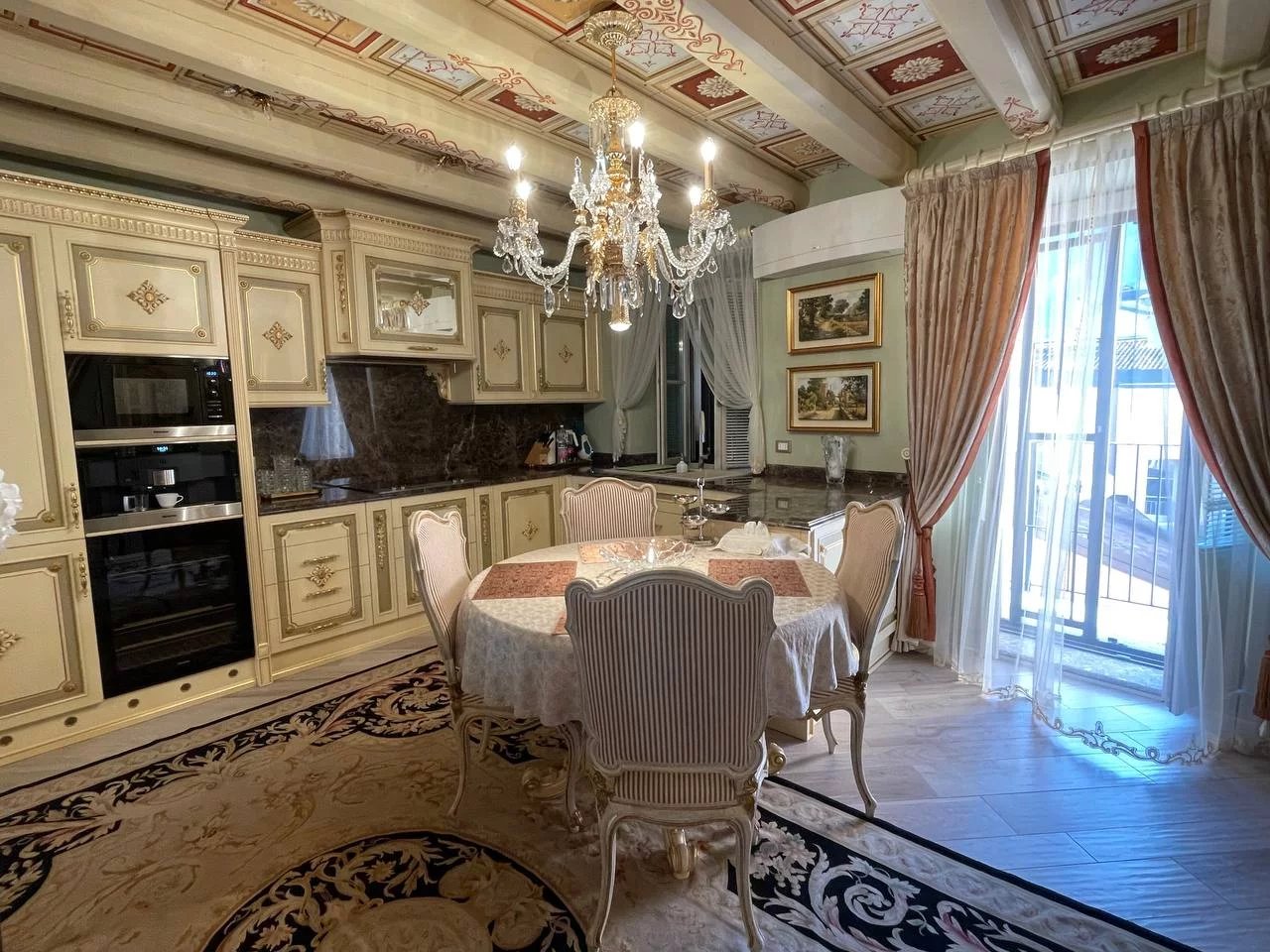 Apartment in historical center