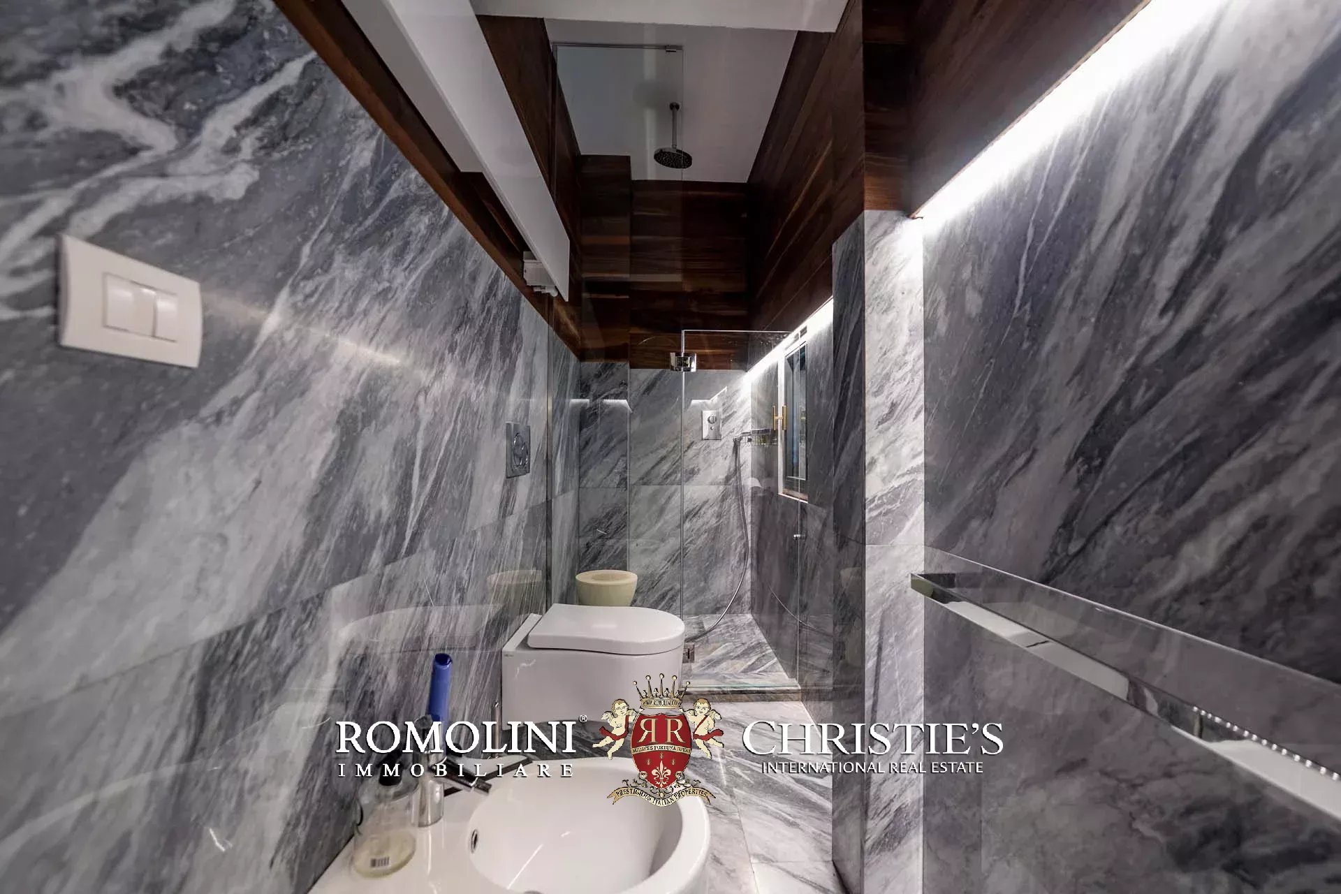 11 Bedroom Villa/Townhouse's Image 36