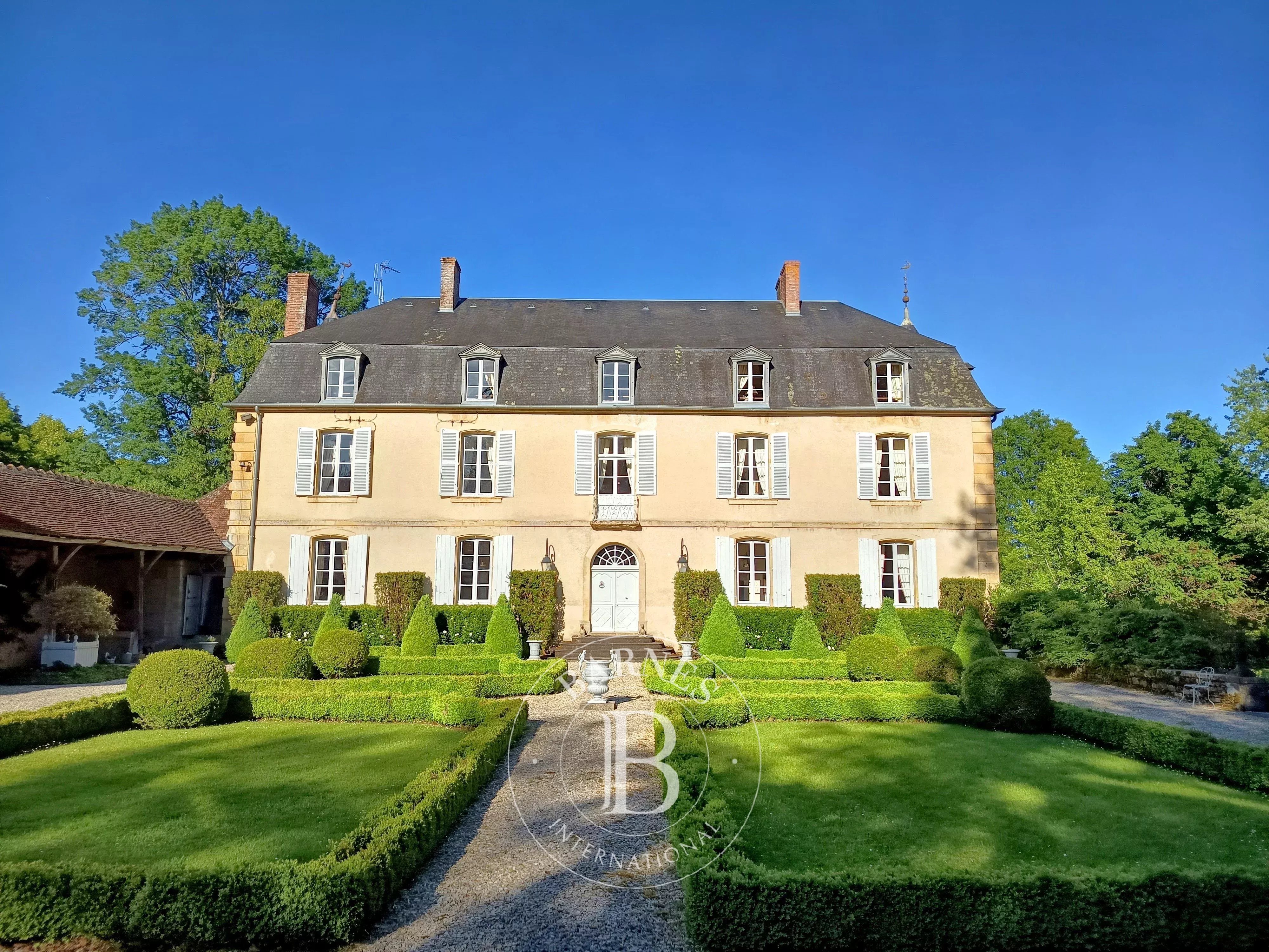 Bona  - Château 15 Pi&egrave;ces 8 Chambres - picture 4