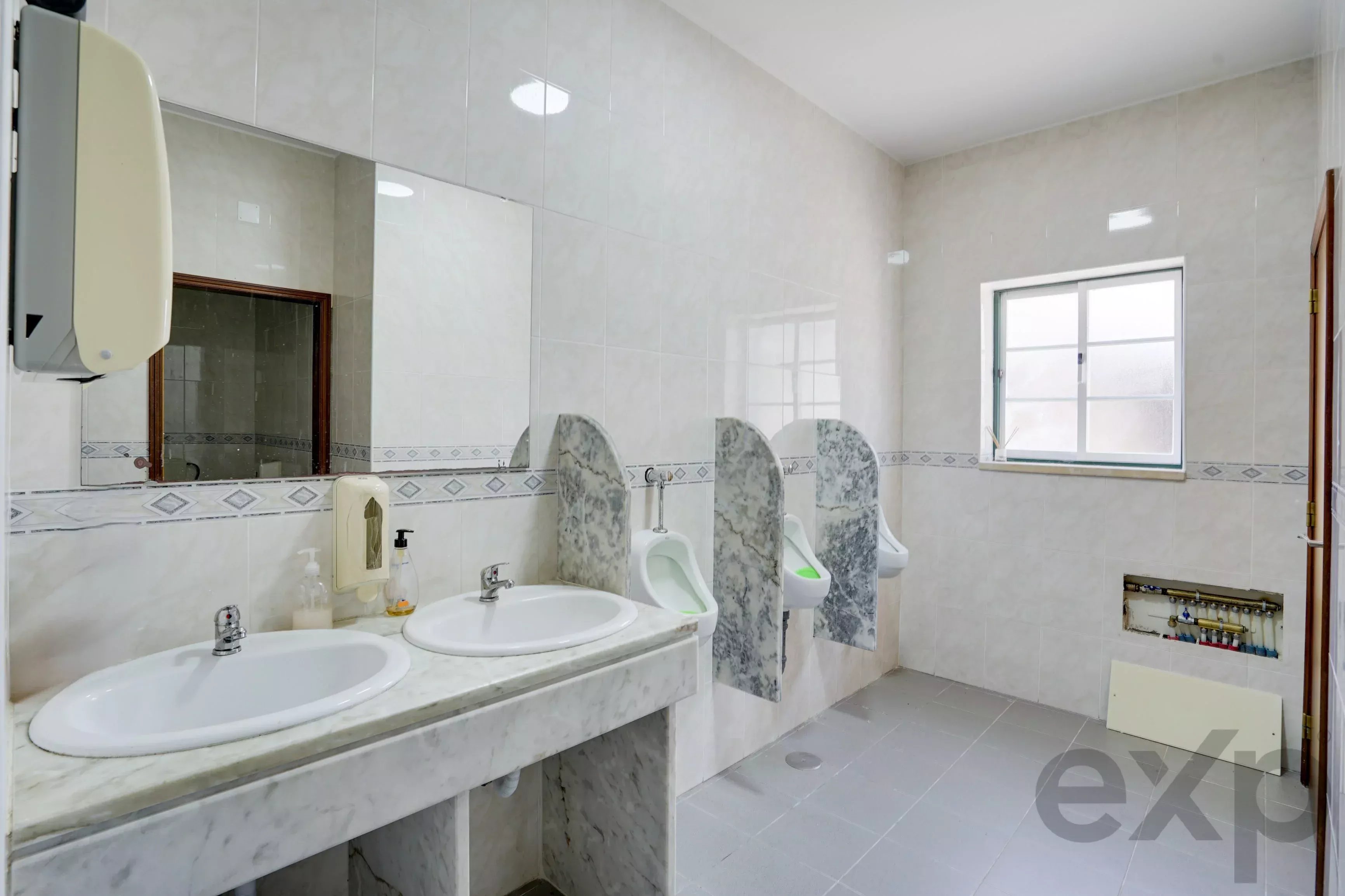 A dos Cunhados - Commercial farm with a plot of land measuring 9630 square meters 87016840 image 22