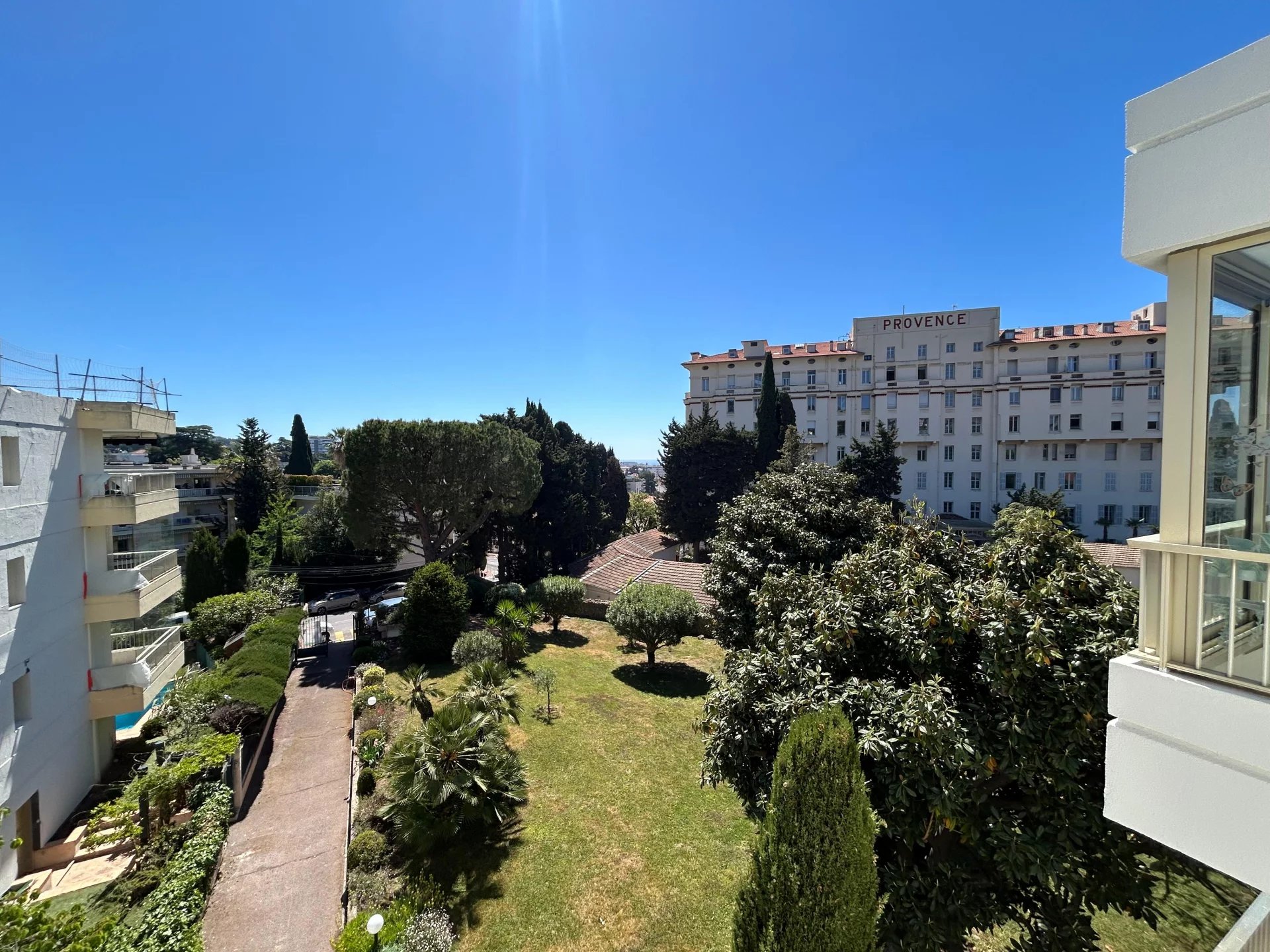 Montrose – Top floor with terrace, bright 4-room apartment with double garage