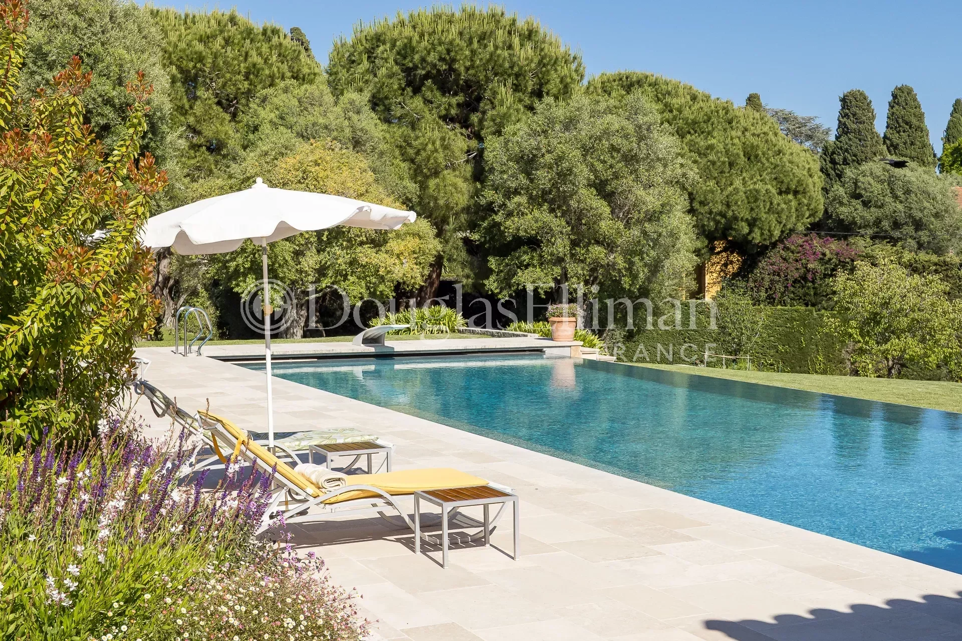 CAP D’ANTIBES — Exceptional Family Estate in the Heart of Cap d’Antibes - Picture n°3