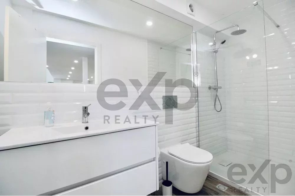 "Elegant Coastal Villa in Fuseta: Your Dream Home" 85949001 image 31