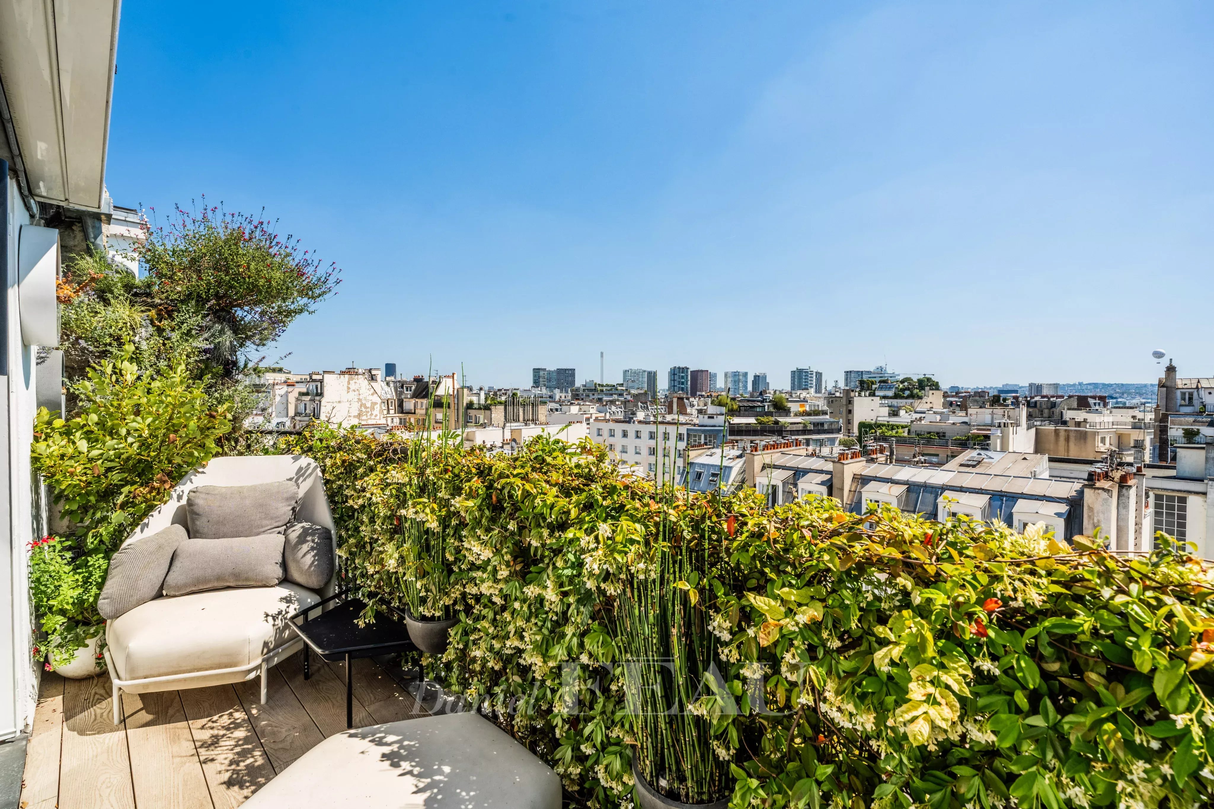 EXCLUSIVITE - Paris XVIe - Dernier étage avec terrasses panoramiques sur Paris - Muette