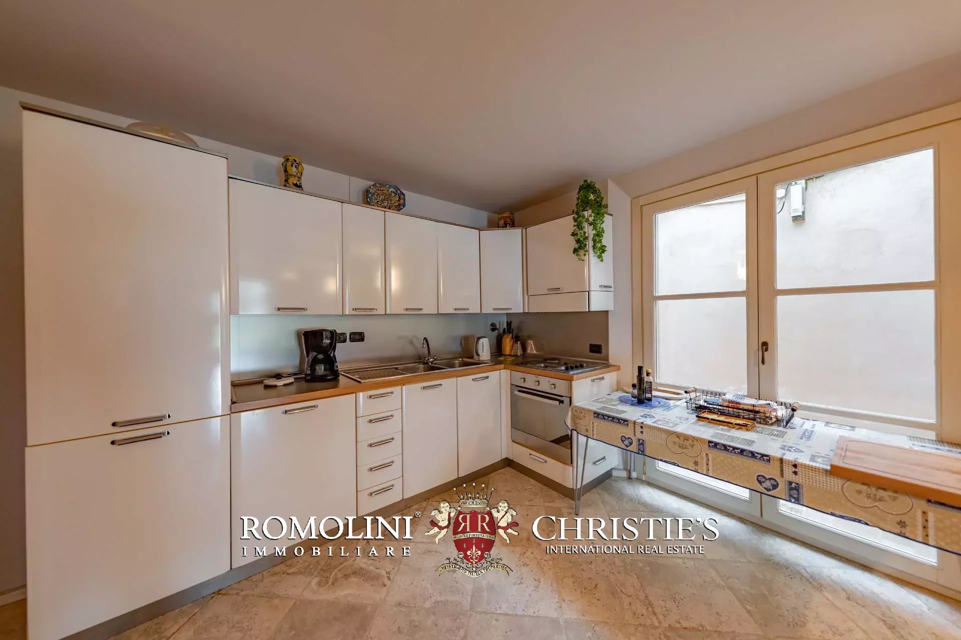 10 Bedroom Villa/Townhouse's Image 112