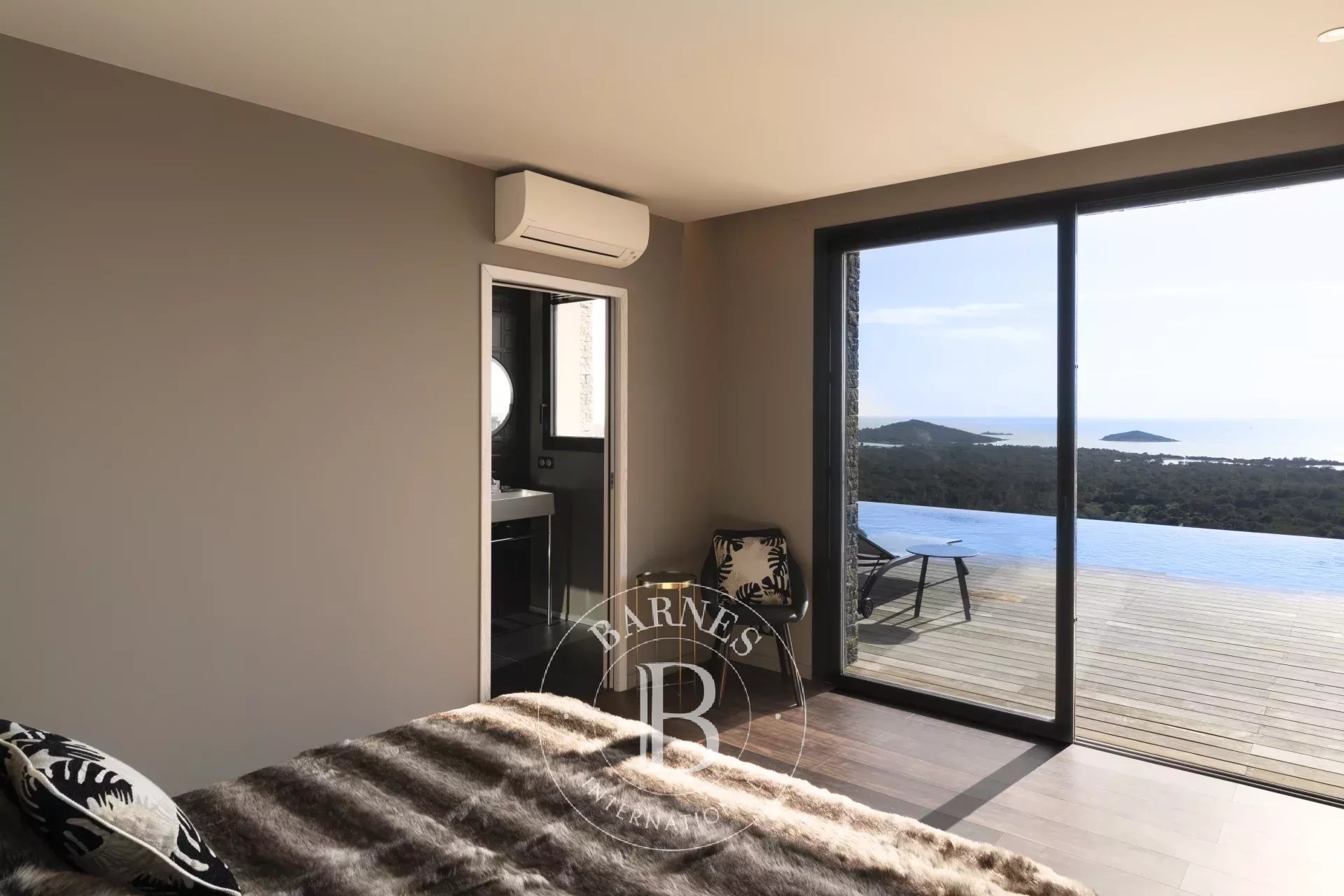 Sainte-Lucie-de-Porto-Vecchio  - Villa  7 Chambres - picture 15