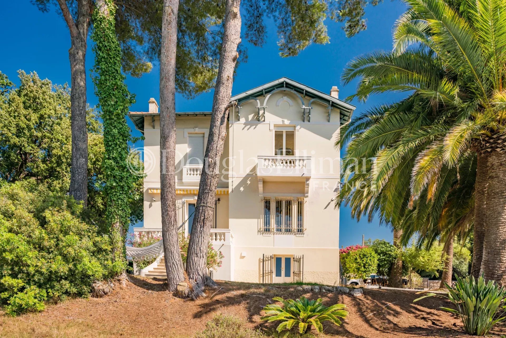 ANTIBES – Superb renovated Belle Epoque villa - Picture n°2