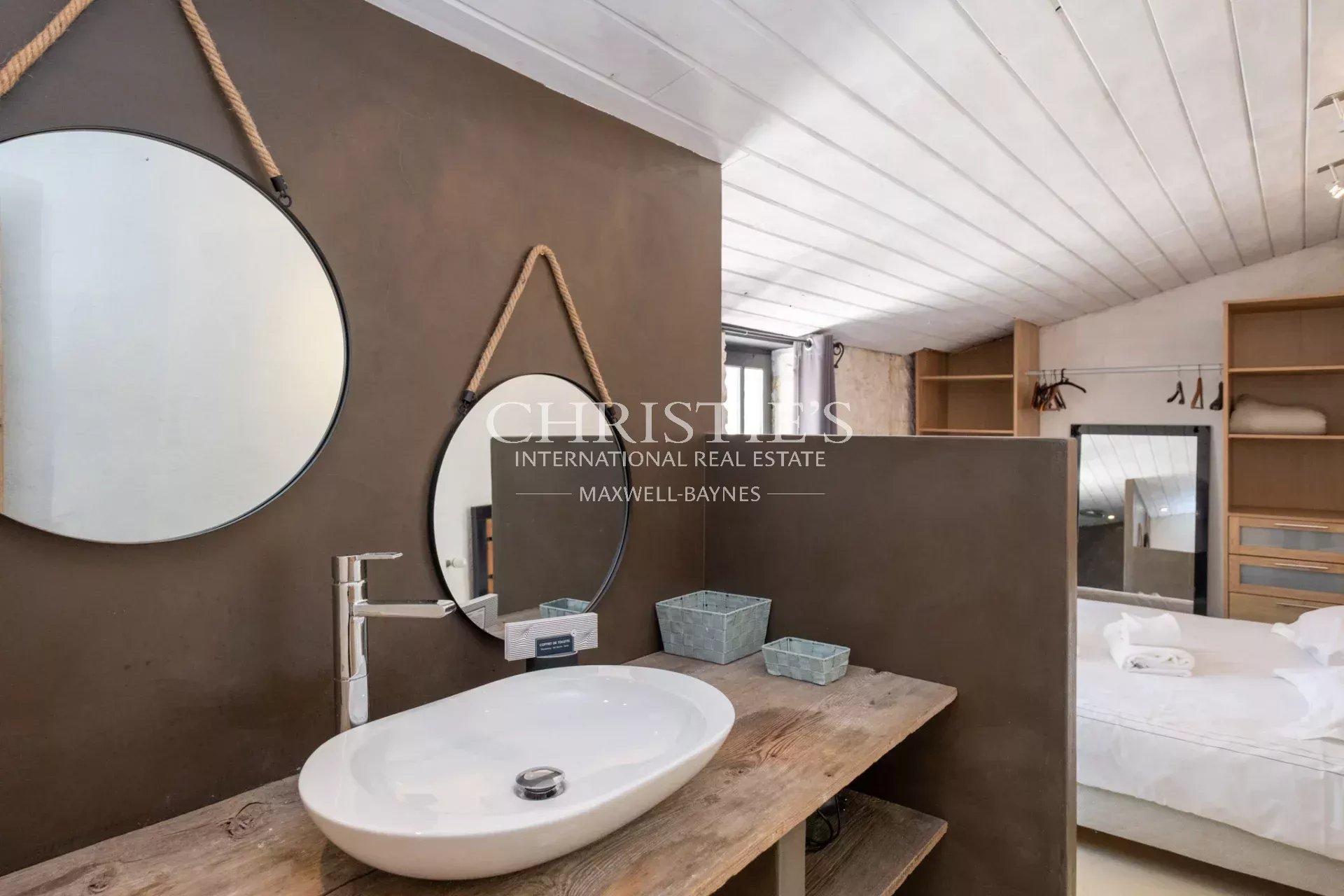 5 Bedroom Villa/Townhouse's Image 14