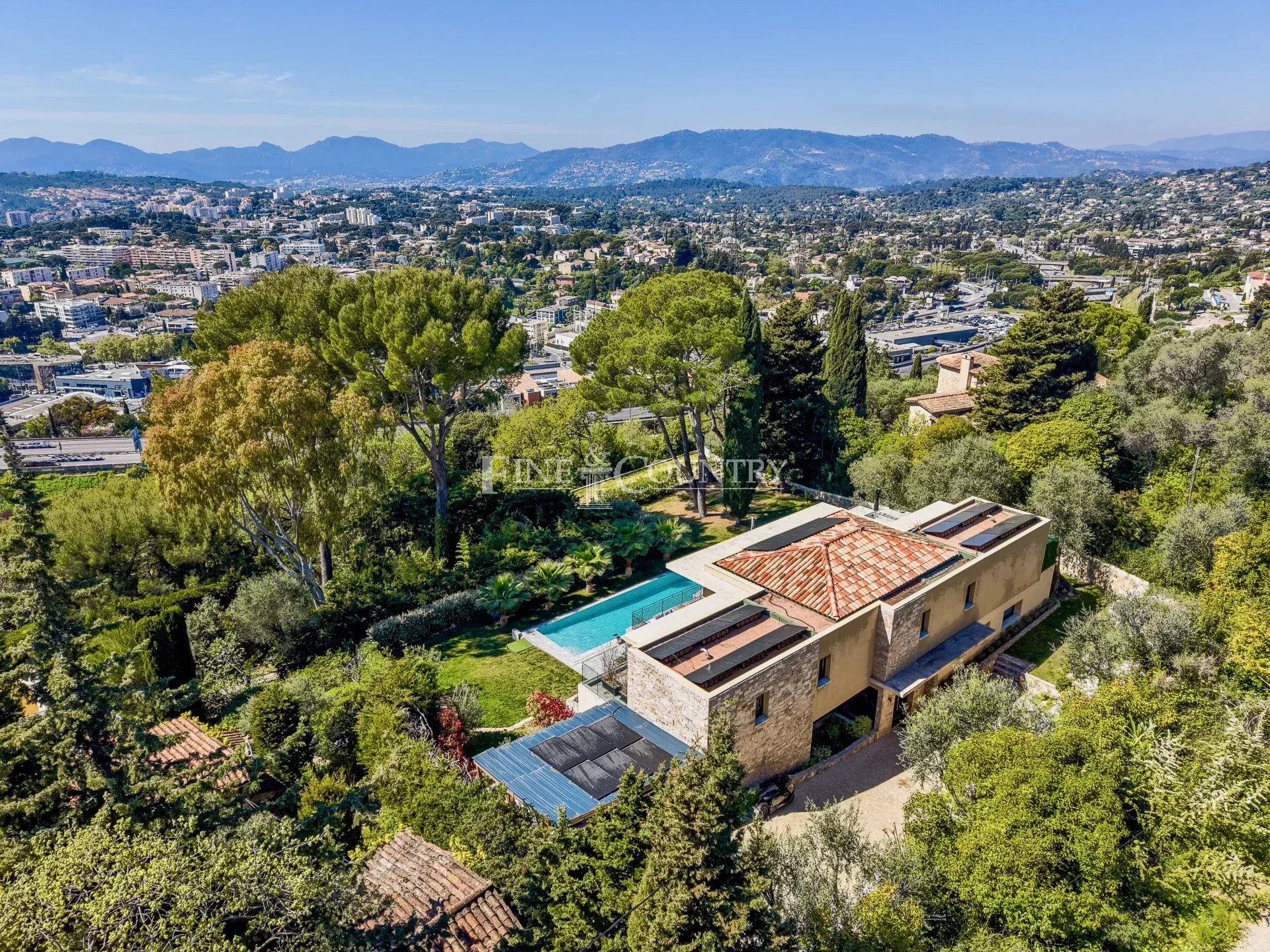 Photo of Villa for sale in Mougins with panoramic sea view