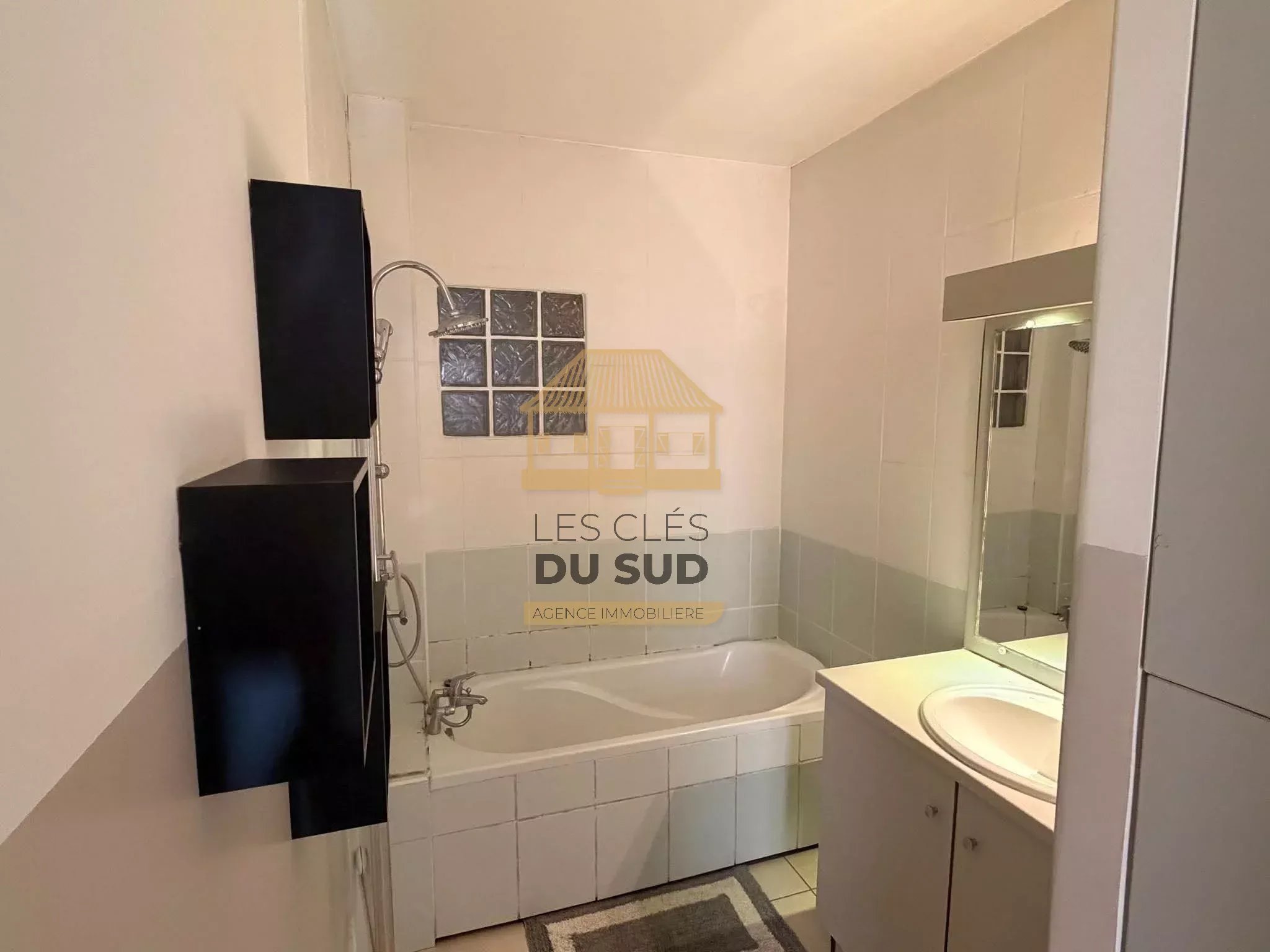 Location T3 meublé dernier étage avec vue montagne, résidence avec piscine au Tampon Pont d’Yves 97430