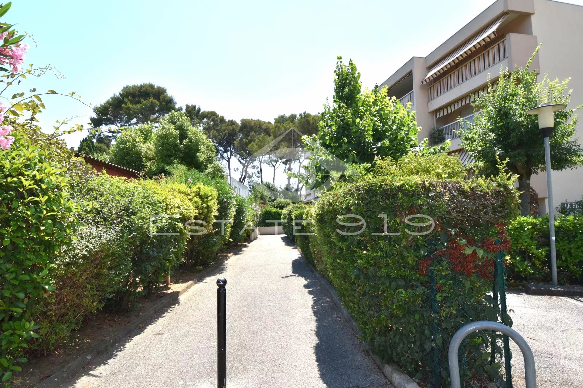 EXCLUSIVITE - LE CANNET - STUDIO 30,85 m² EN DERNIER ETAGE