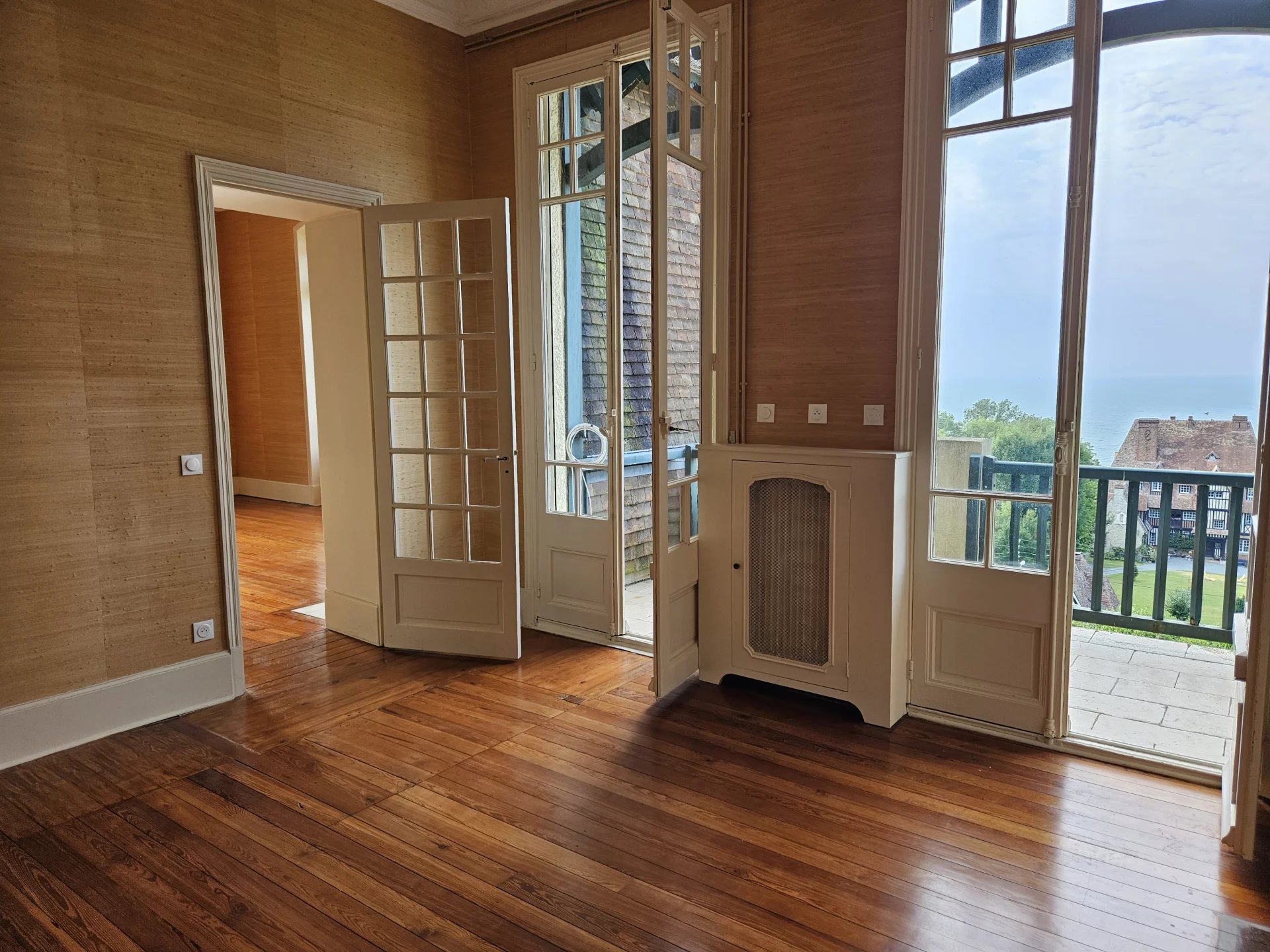 APPARTEMENT AVEC BALCONS ET VUE MER PANORAMIQUE
