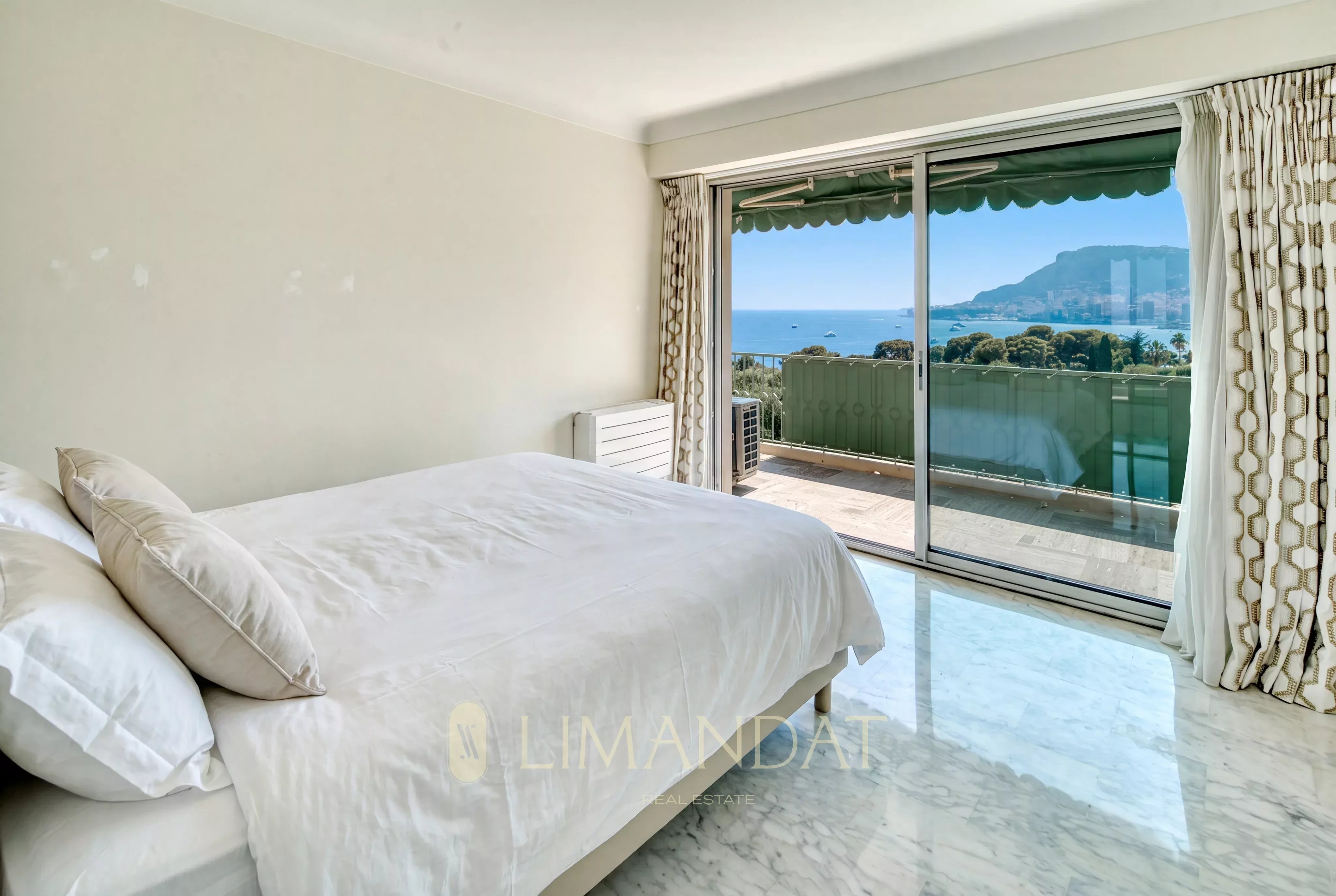 Cap Martin – 4 rooms 126 m² – terraces 38 m² – Stunning panoramic sea view Monaco/Italy