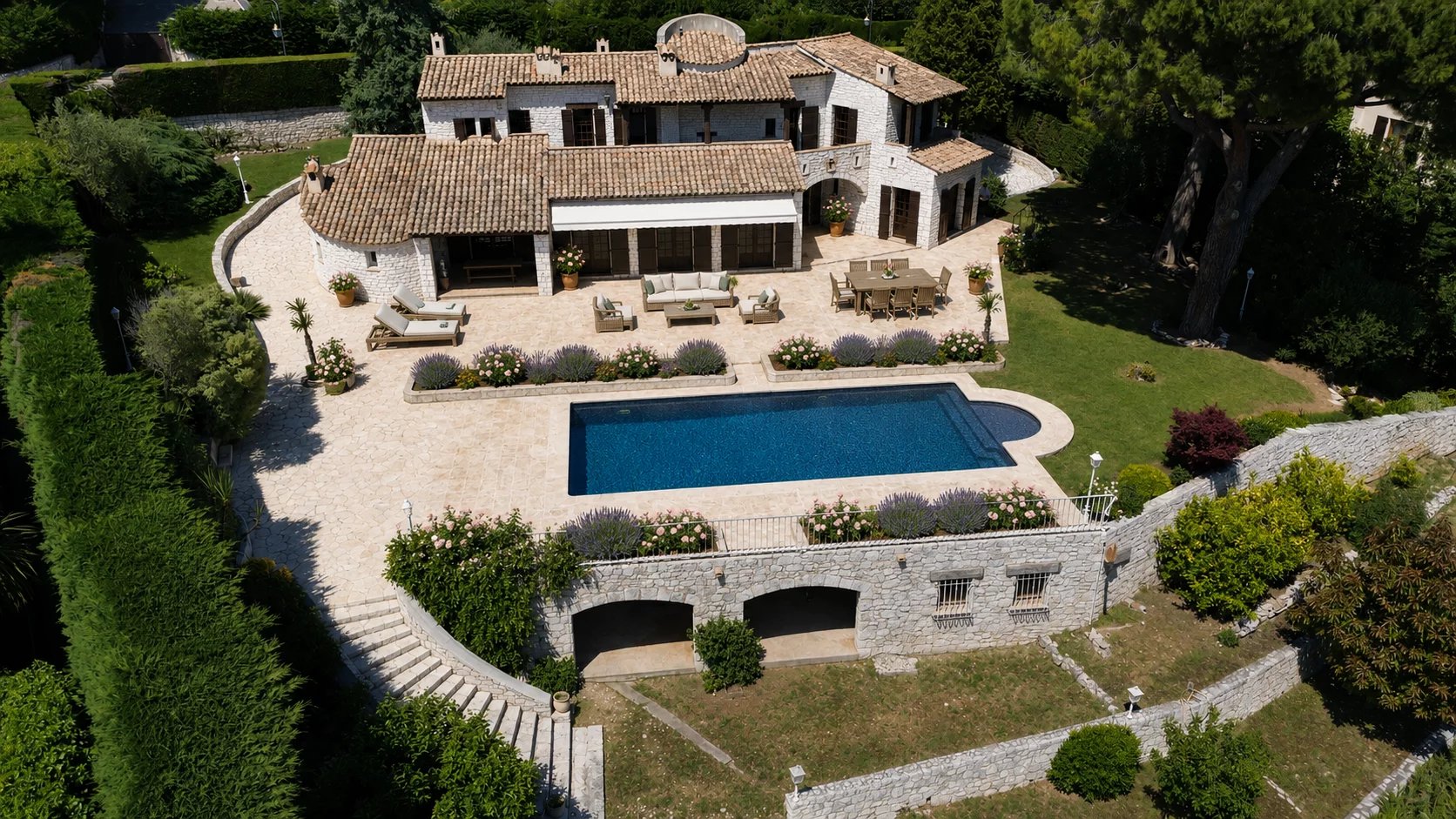  Image of Villa - 4 Bedrooms for Sale in Alpes-Maritimes-Saint-Paul-de-Vence-France, Image 9