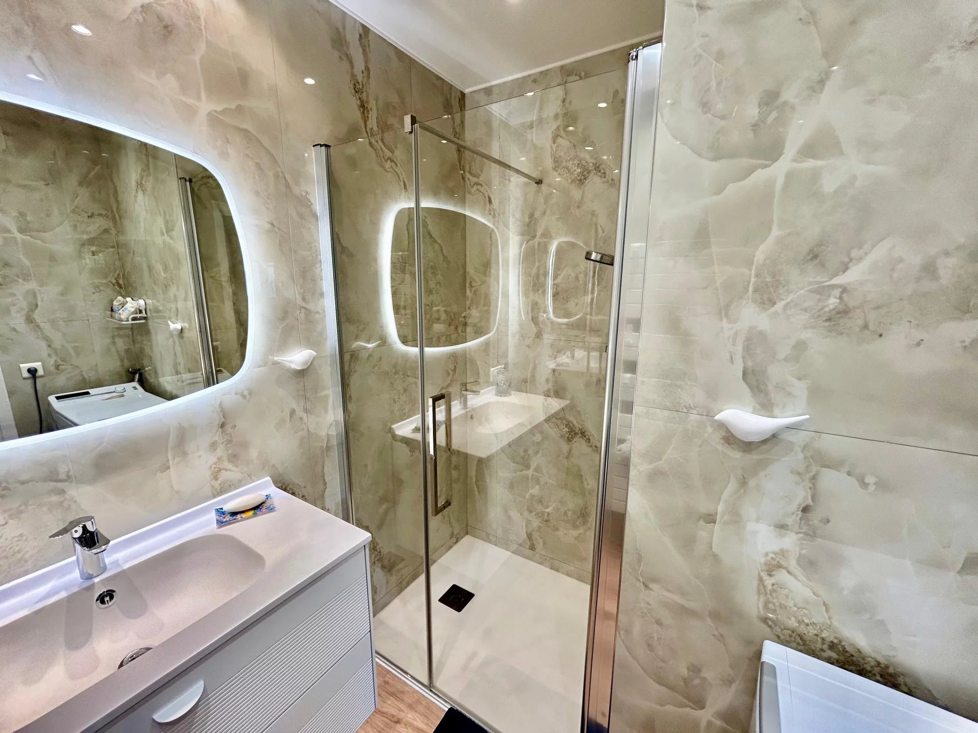 Montrose – Top floor with terrace, bright 4-room apartment with double garage