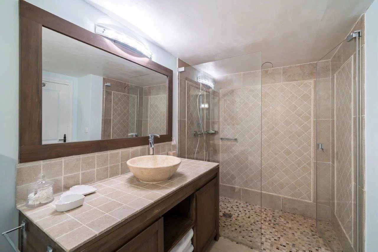  Image of Villa - 6 Bedrooms for Sale in Alpes-Maritimes-Saint-Paul-de-Vence-France, Image 14