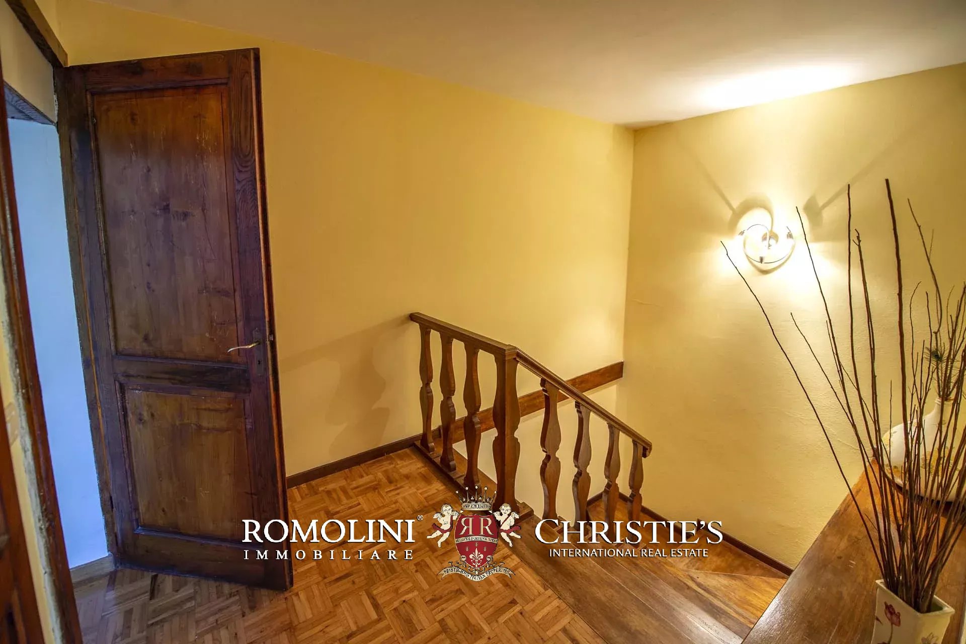 MANOR HOUSE FOR SALE IN CAPRESE MICHELANGELO, TUSCANY