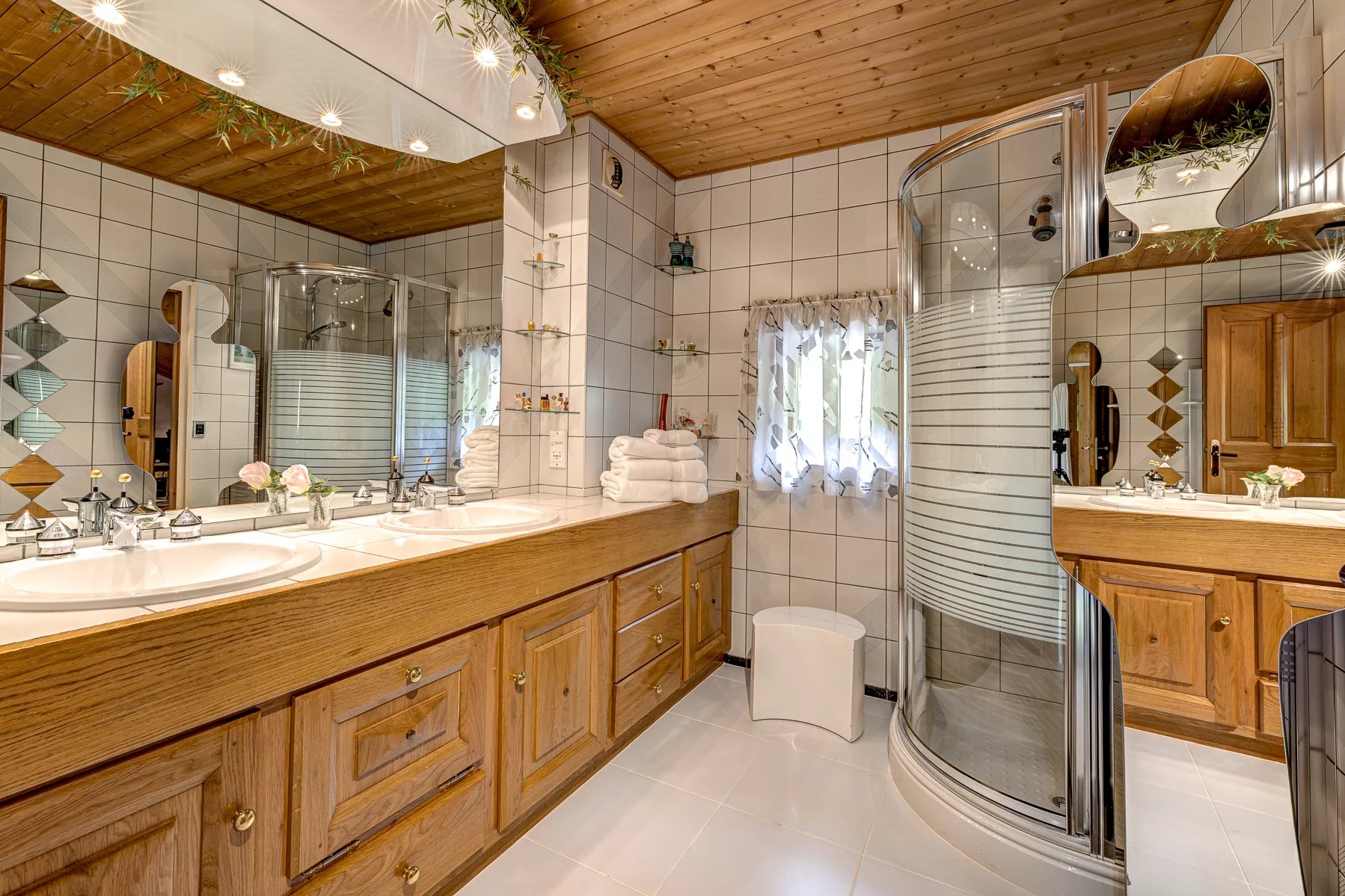 Photo of MORZINE - Elegant 5 bedroom chalet in Morzine