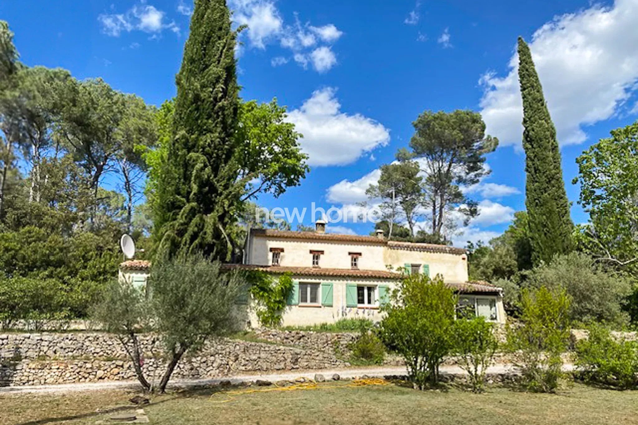 Maison 4 chambres au clame sur un beau terrain arboré