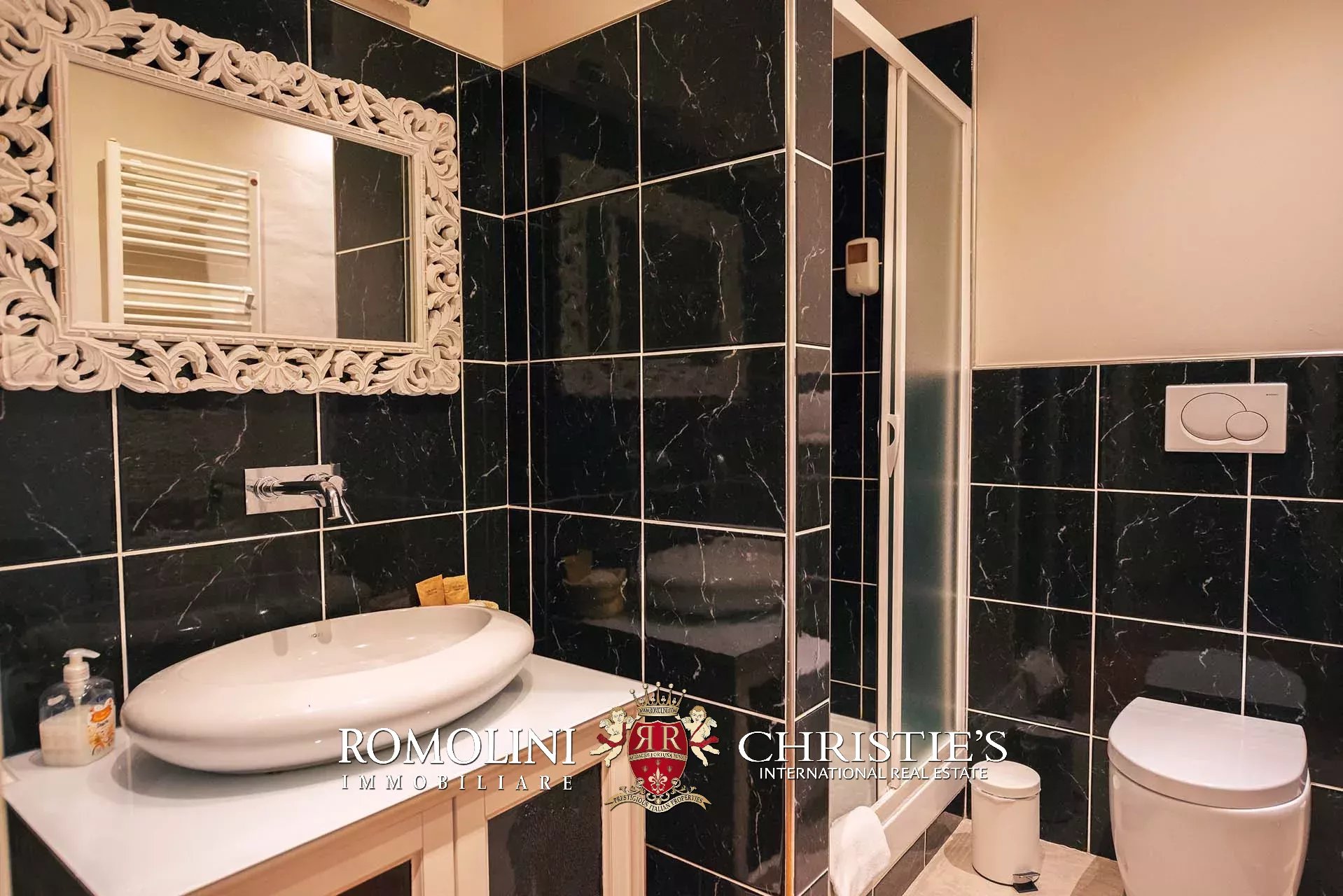 8 Bedroom Villa/Townhouse's Image 79