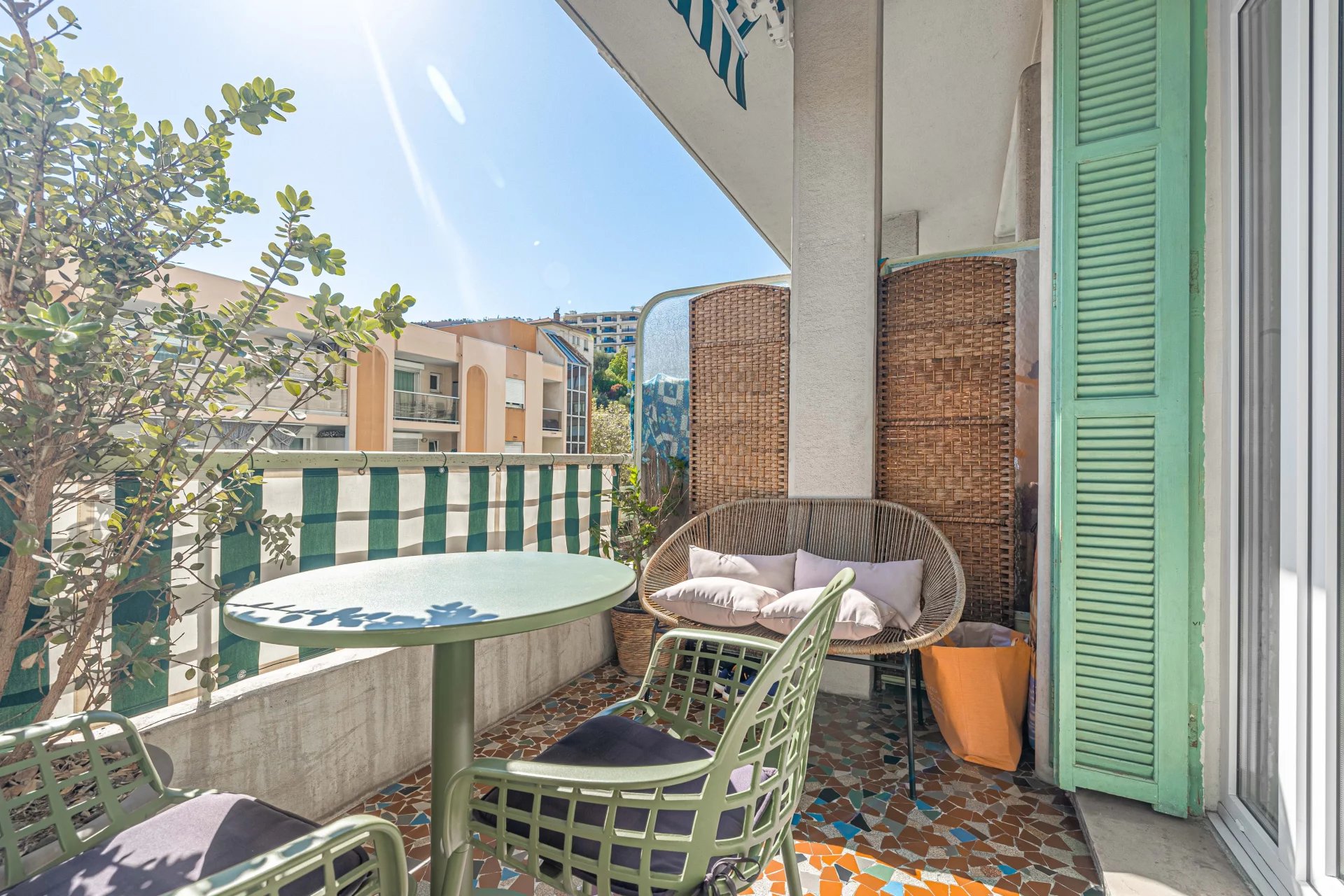Nice Fleurs - Charmant 3 Pièces Récemment Rénové avec Terrasse — photo 3