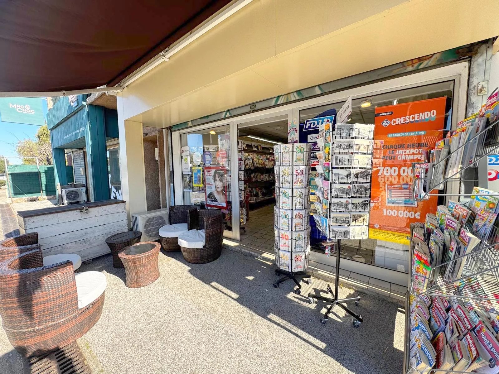 Six fours les plages - fonds de commerce - presse