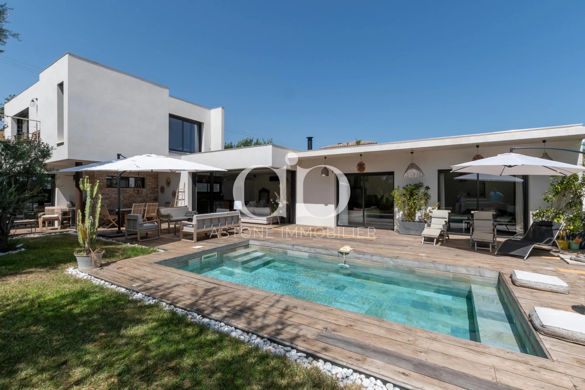 CASSIS - VILLA CONTEMPORAINE AU CALME