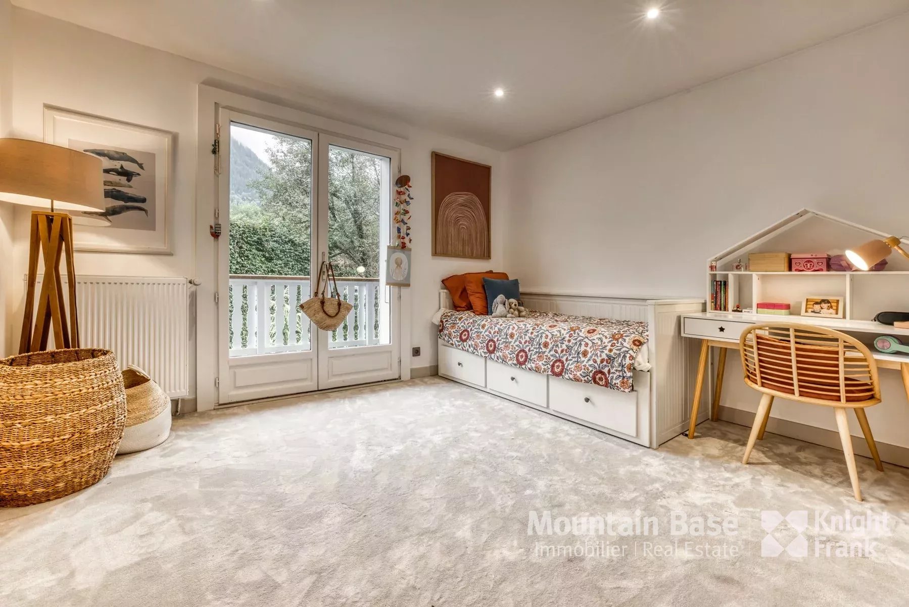 Photo of 5-bedroom house with a good-sized garden situated in Les Bossons