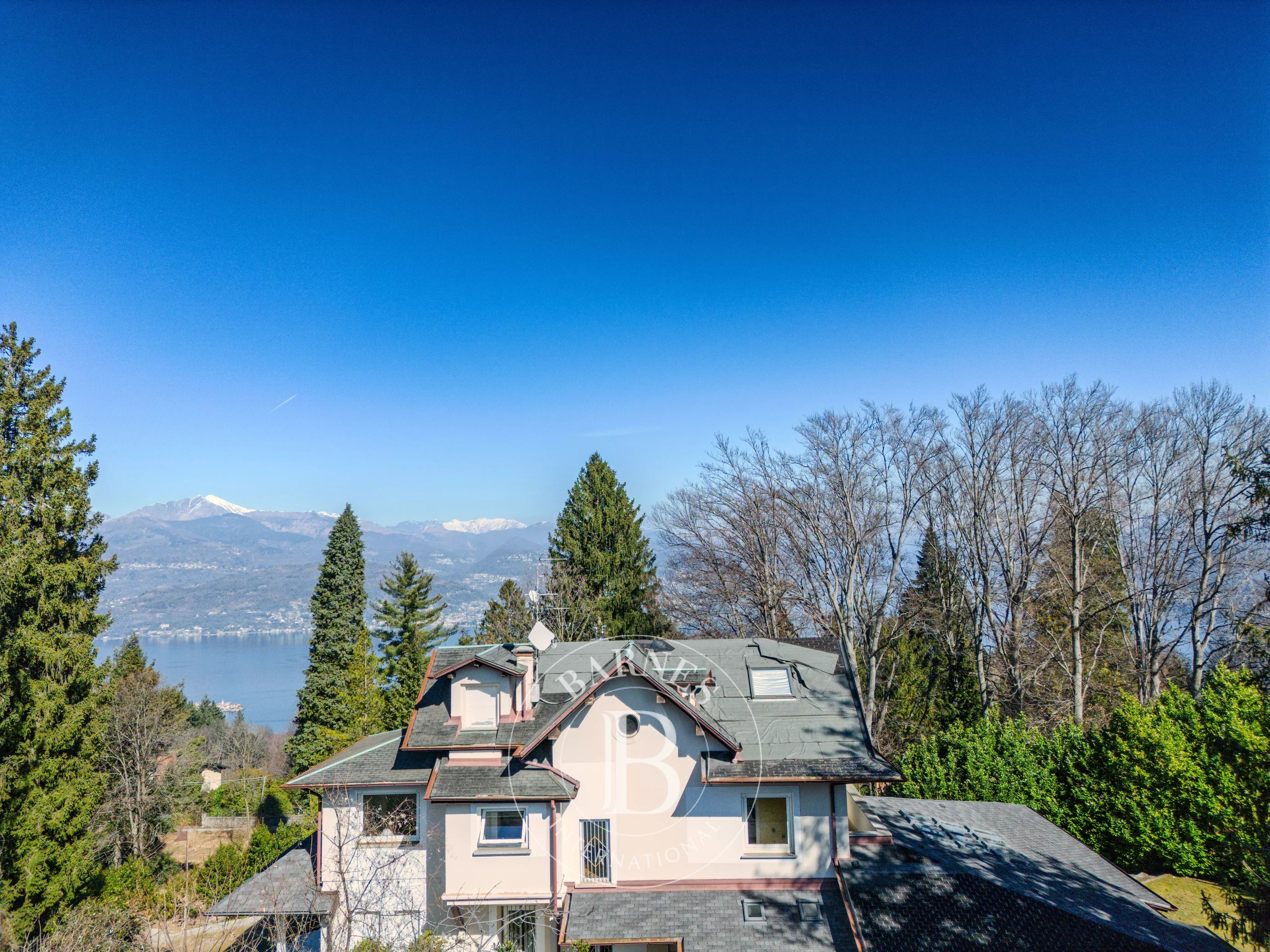 Le Bijou : Villa de Luxe Moderne avec Spa sur le Lac Majeur