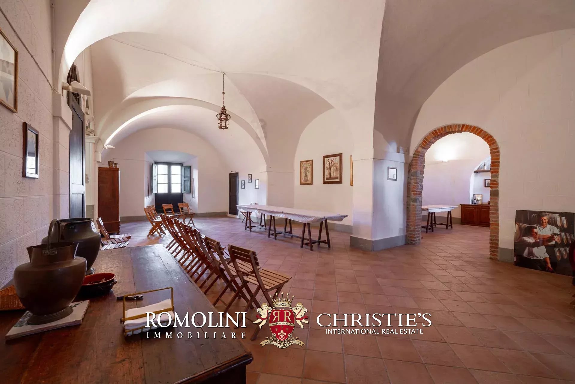 33 Bedroom Vineyard's Image 52
