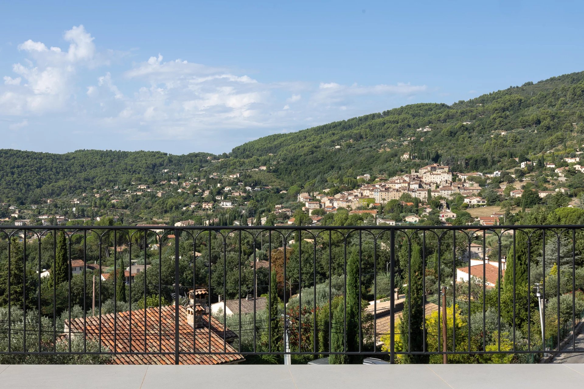 Ville proche du village