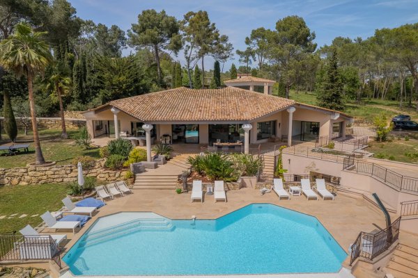 Luxury Villa for Sale in Mougins | 3.2 Hectare Family Estate — photo 1