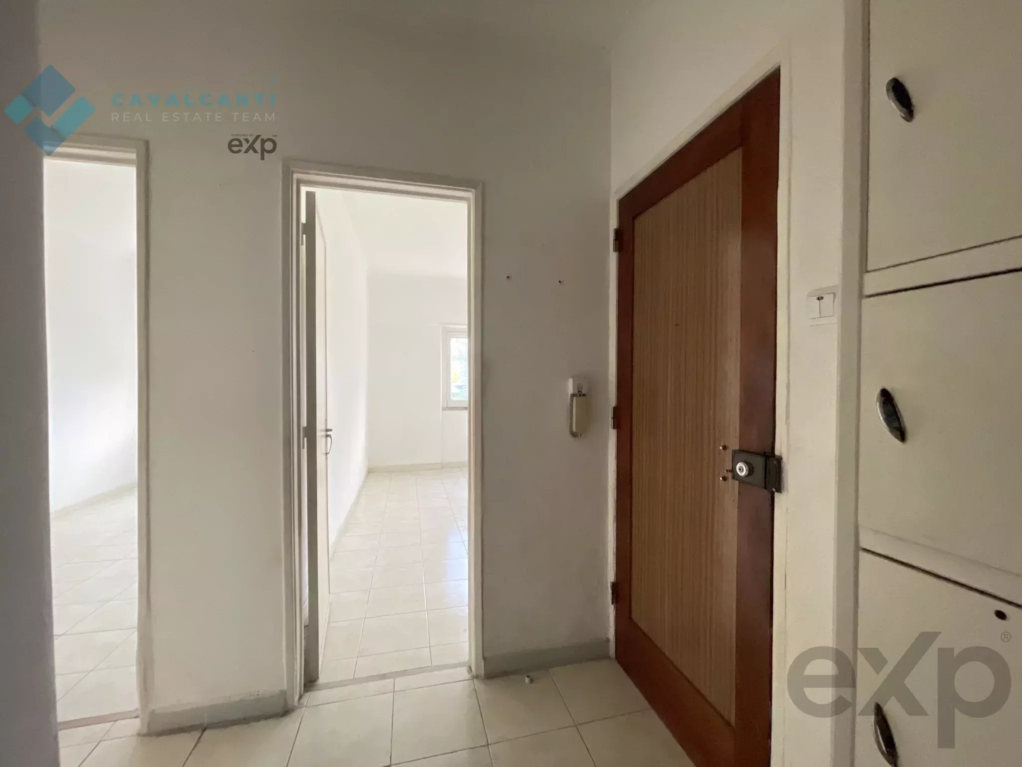 T2 to remodel - Carnaxide | Ideal for own home or investment 2790-005 image 5