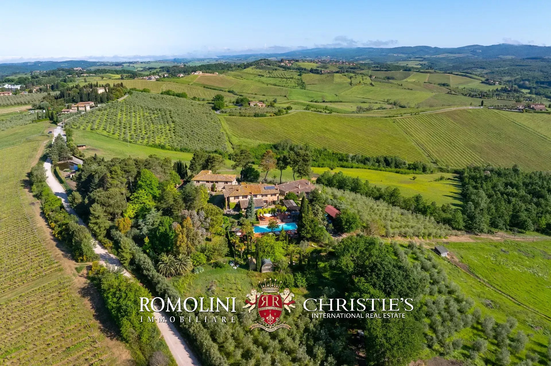 18 Bedroom Vineyard's Image 11