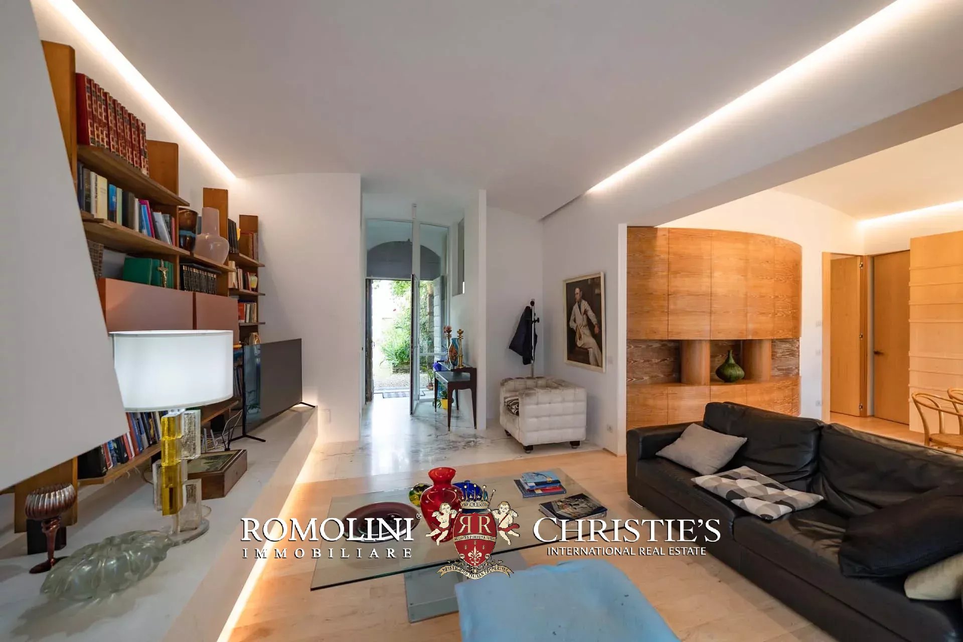 11 Bedroom Villa/Townhouse's Image 47