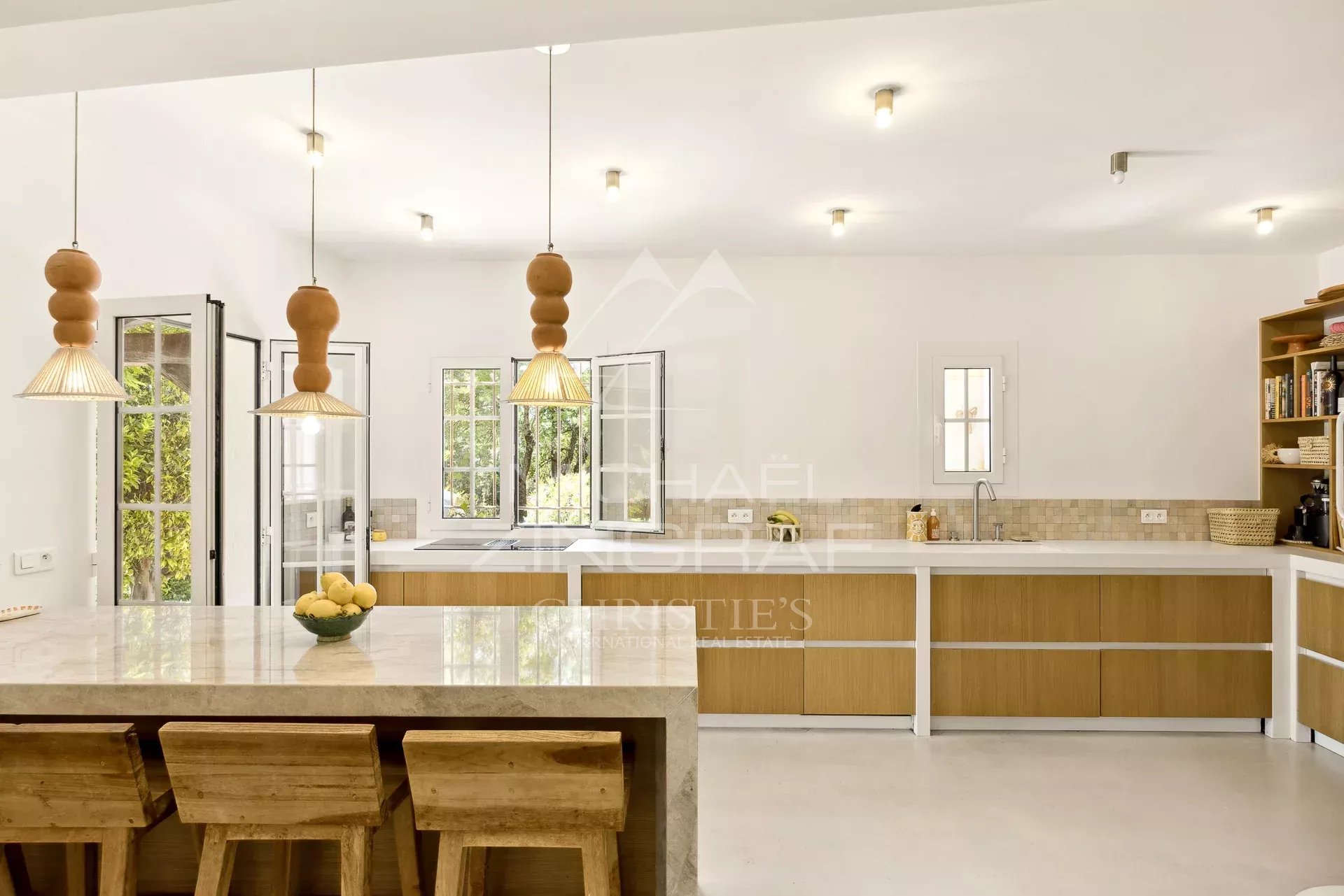 5 Bedroom Villa/Townhouse's Image 7