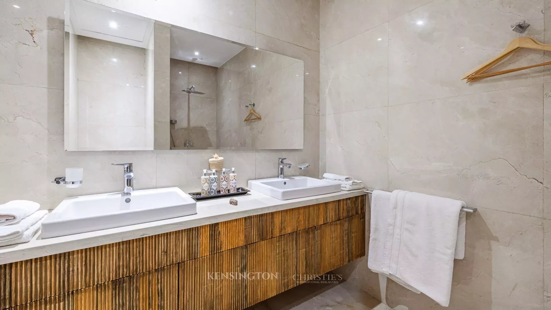 5 Bedroom Villa/Townhouse's Image 25