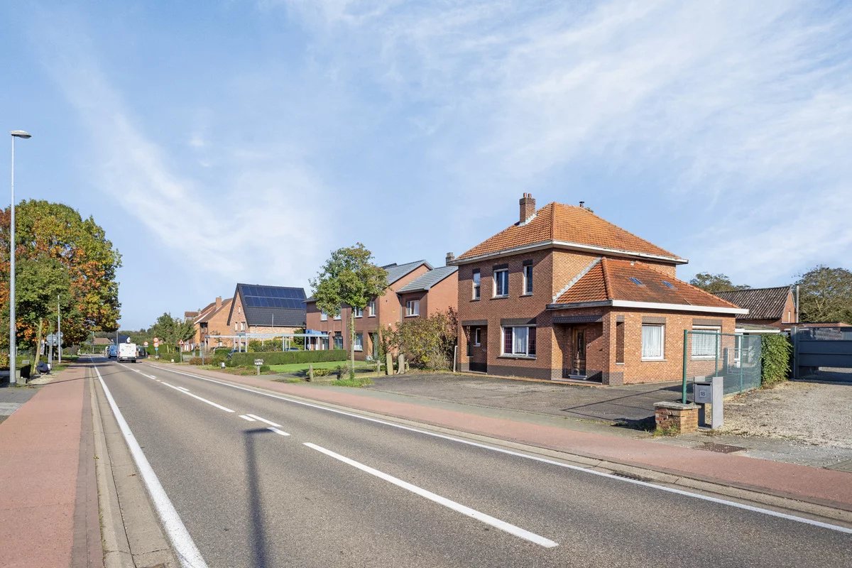 CENTRAAL GELEGEN TE RENOVEREN STATIGE WONING OP 12A72CA IN LUMMEN