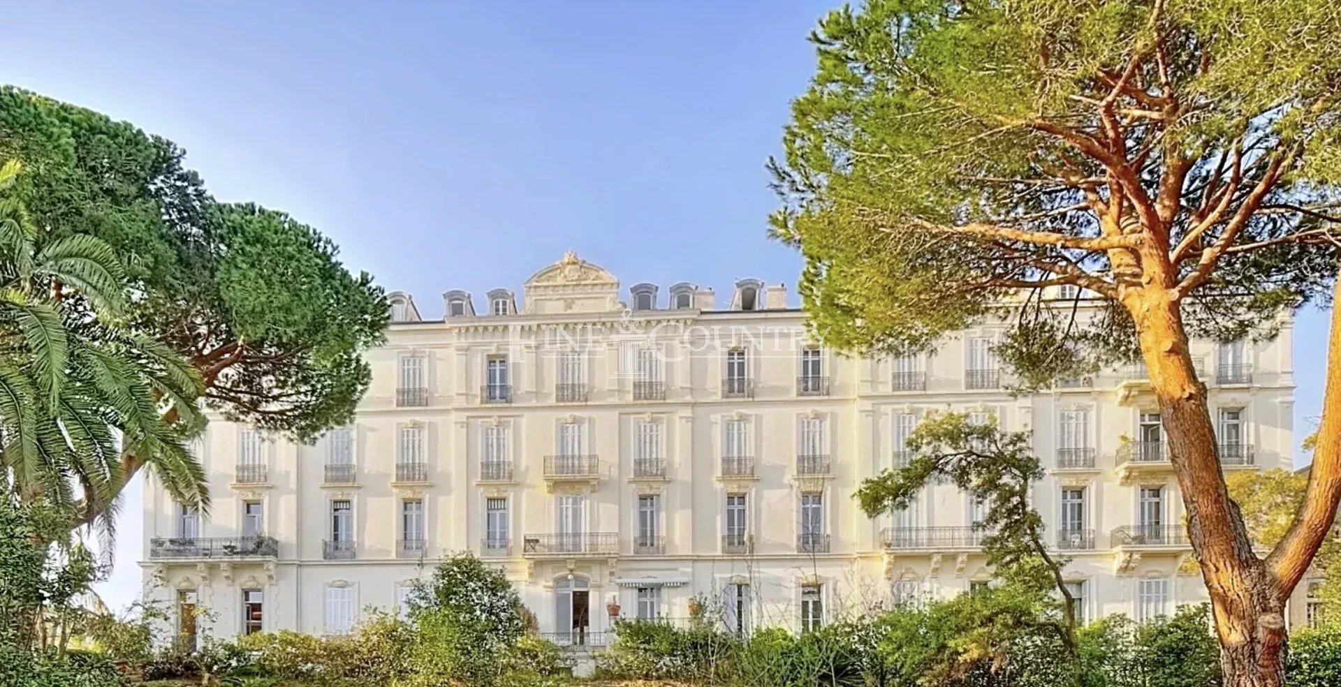 APARTMENT FOR SALE CANNES SEA VIEW