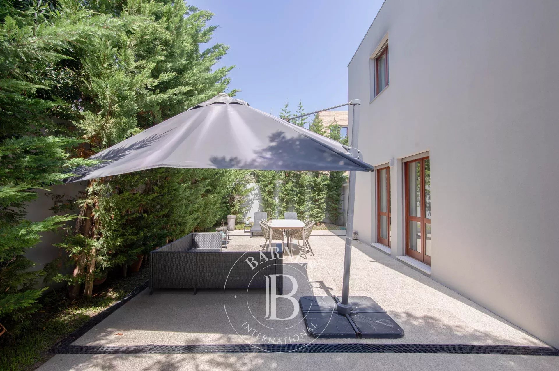 Elegance a stone’s throw from the sea Elegance a stone’s throw from the sea