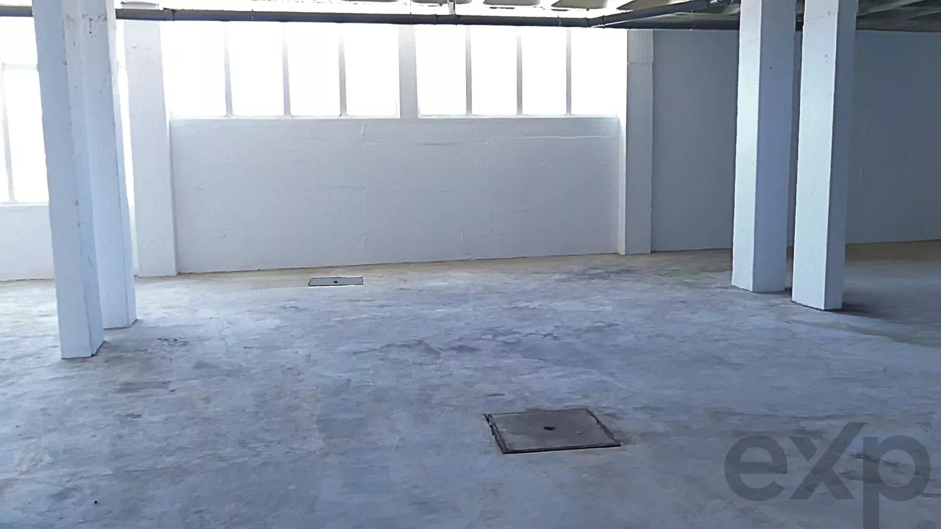 Combined Property: Warehouse/Commercial Space with exclusive access to a 25 space garage 8300-016 image 7
