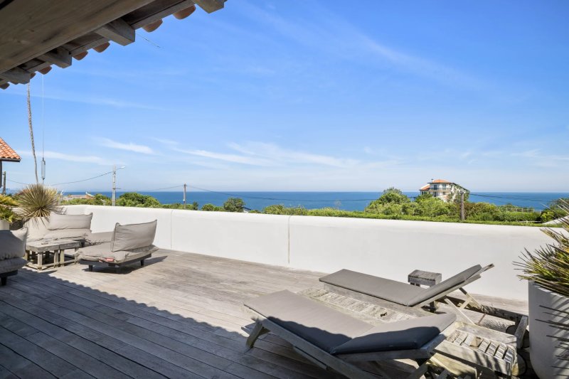 BIDART – STUNNING CONTEMPORARY HOUSE FACING THE SEA