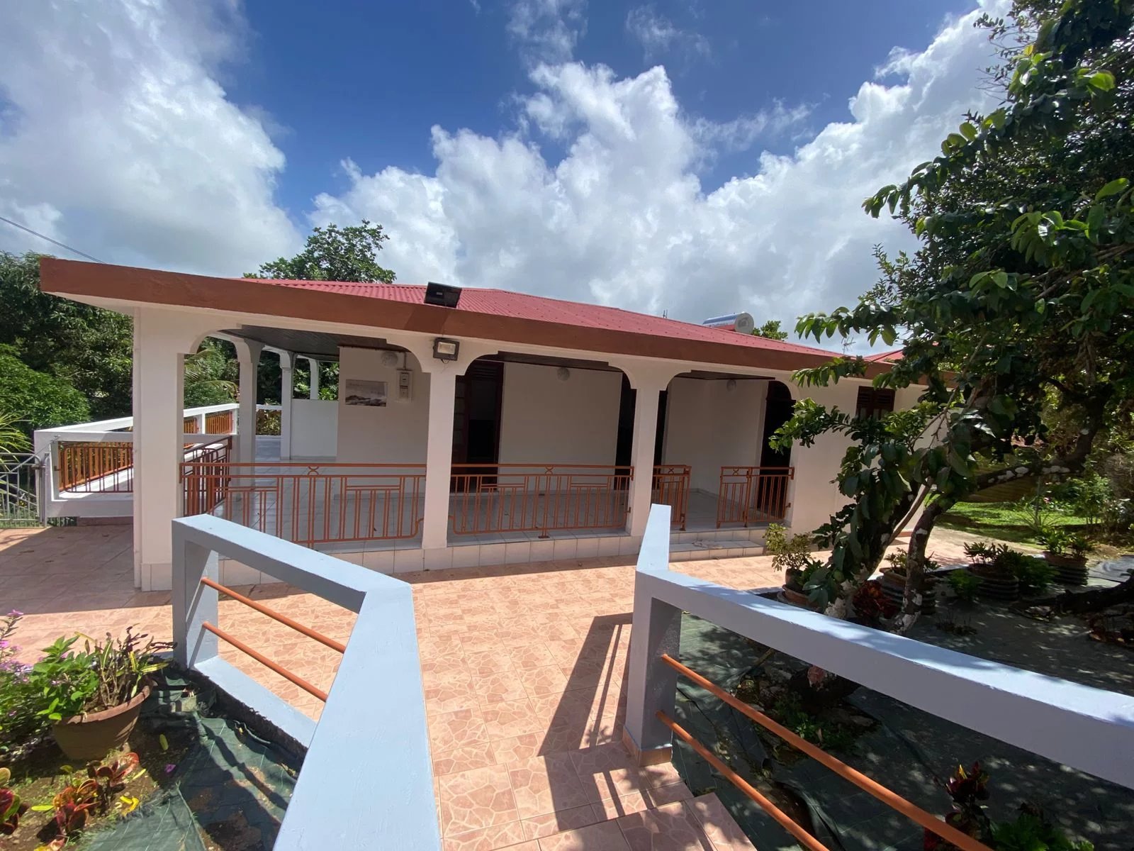 HAUT DE VILLA F3 - SAINTE MARIE