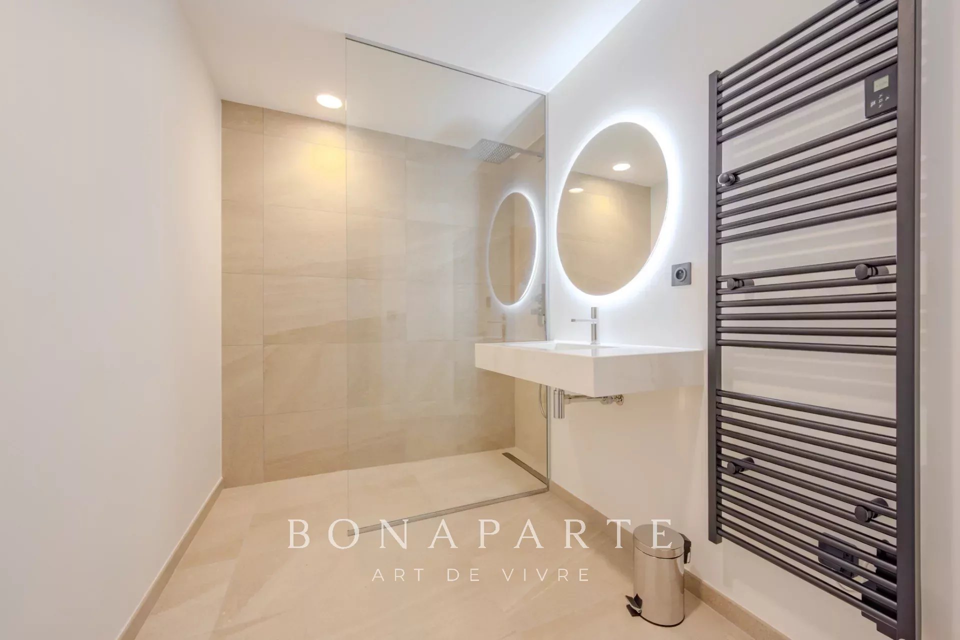 SAINT-TROPEZ GASSIN Exclusivité : Superbe villa-appartement en duplex avec vue mer exceptionnelle
